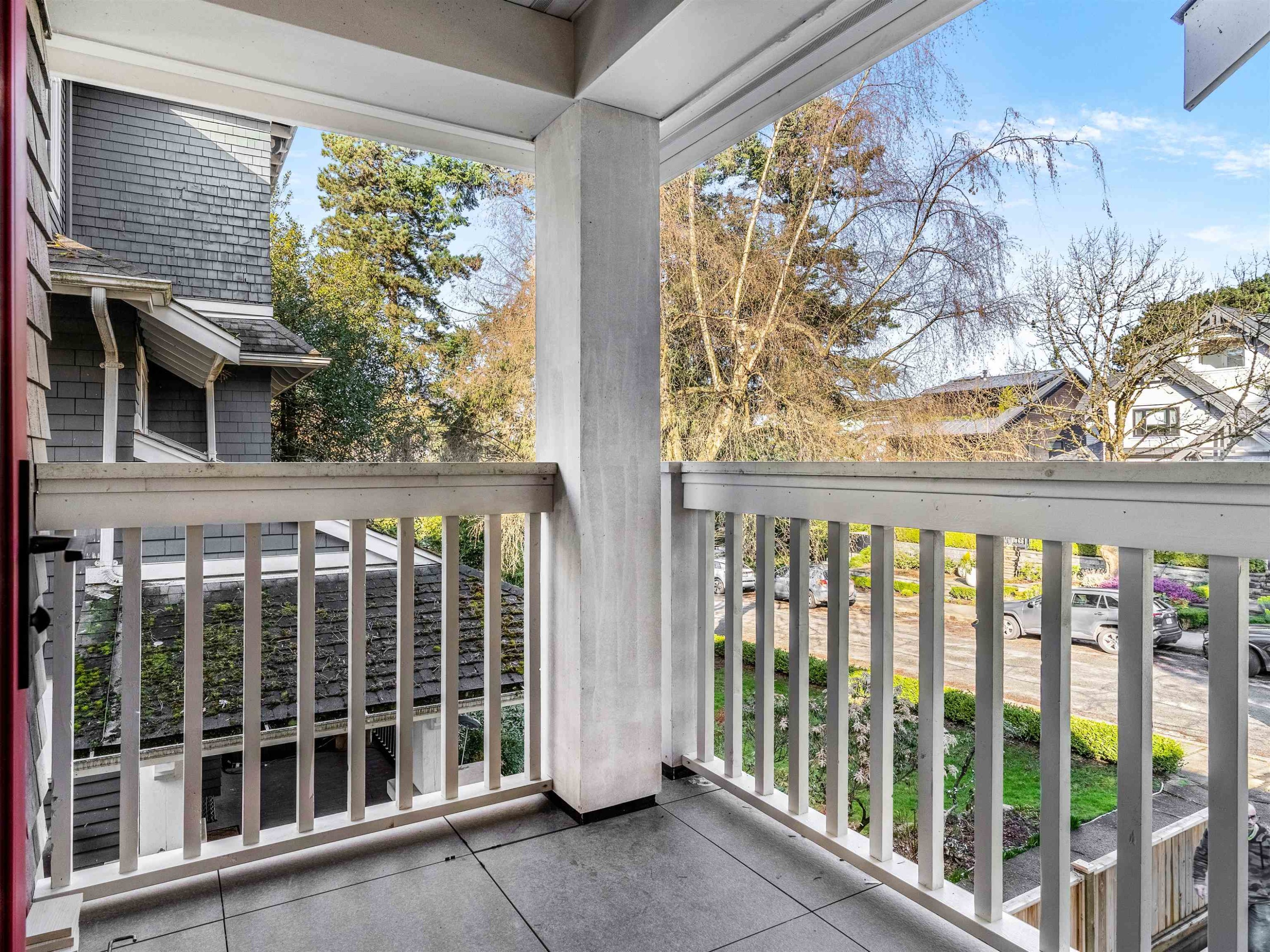 2568 2Nd Avenue W, Vancouver, BC