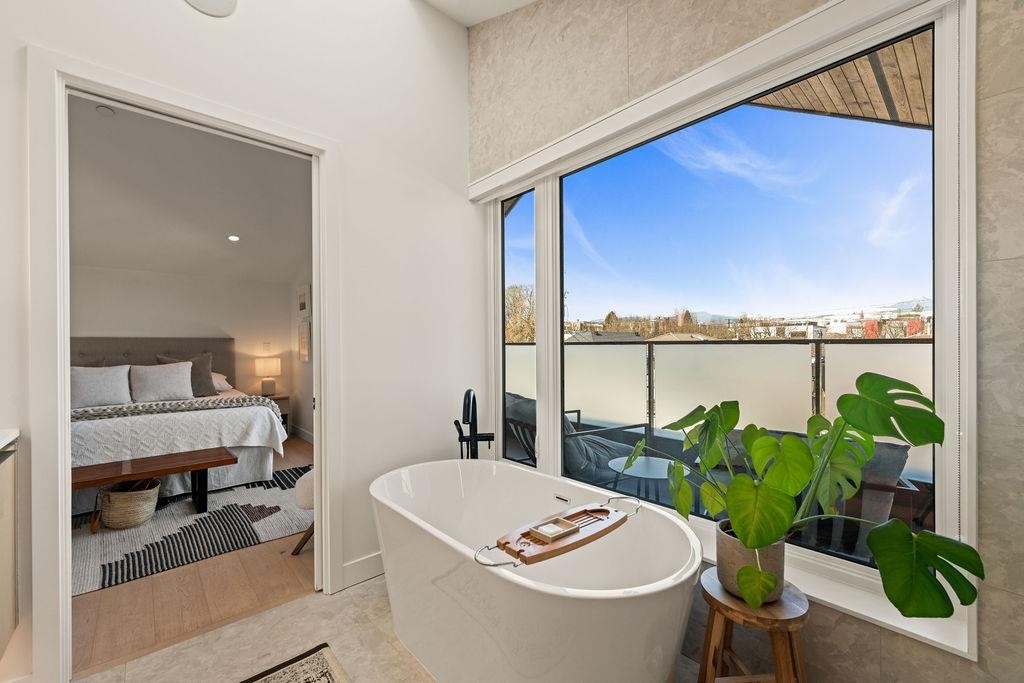 529 17Th Avenue E, Vancouver, BC