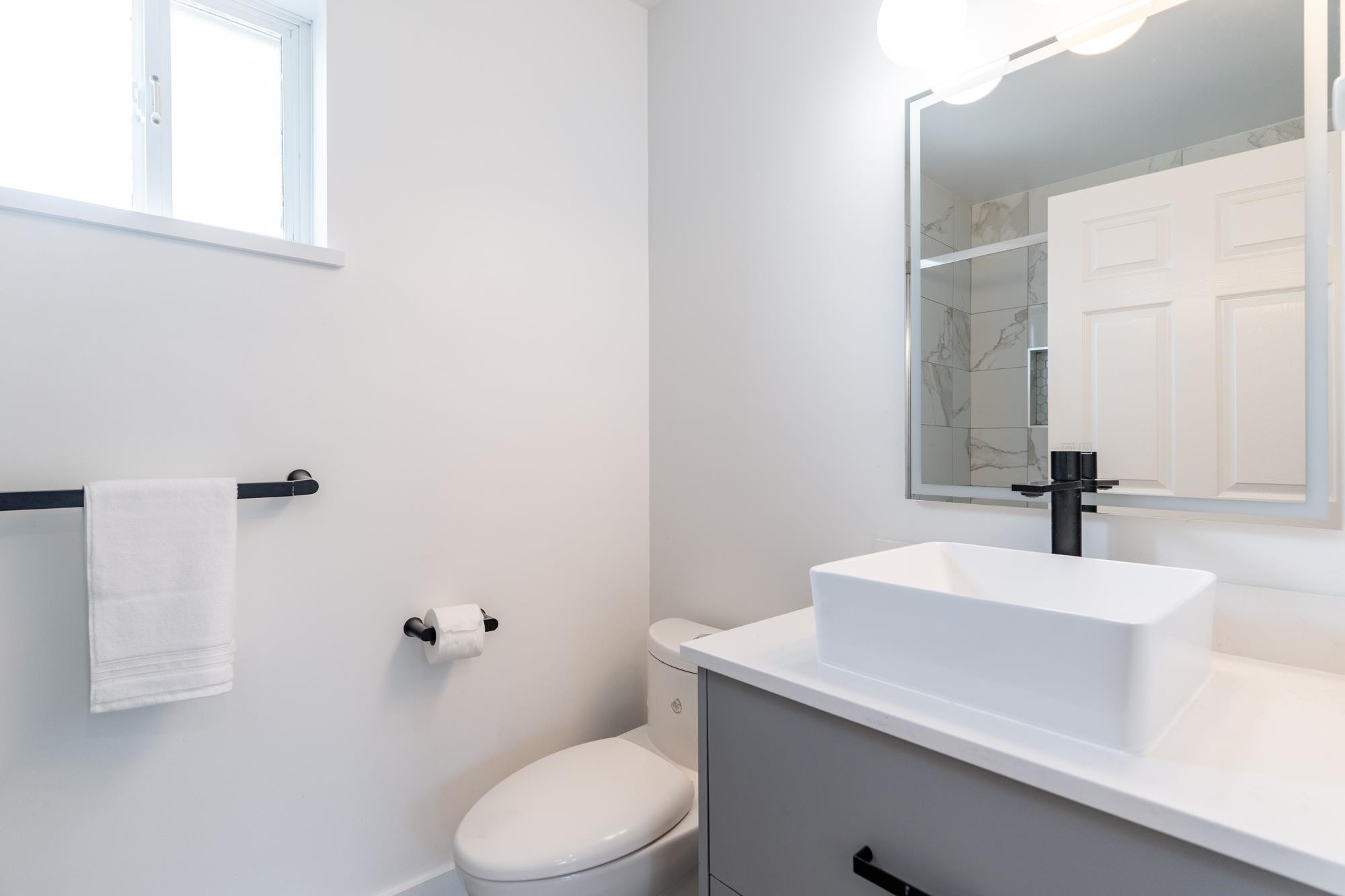 2-1233 16Th Street W, North Vancouver, BC