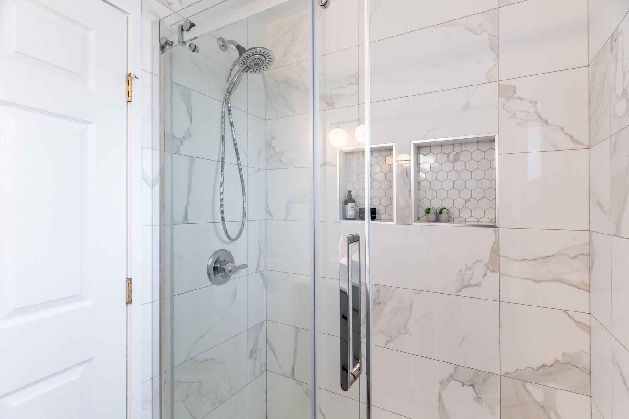 2-1233 16Th Street W, North Vancouver, BC