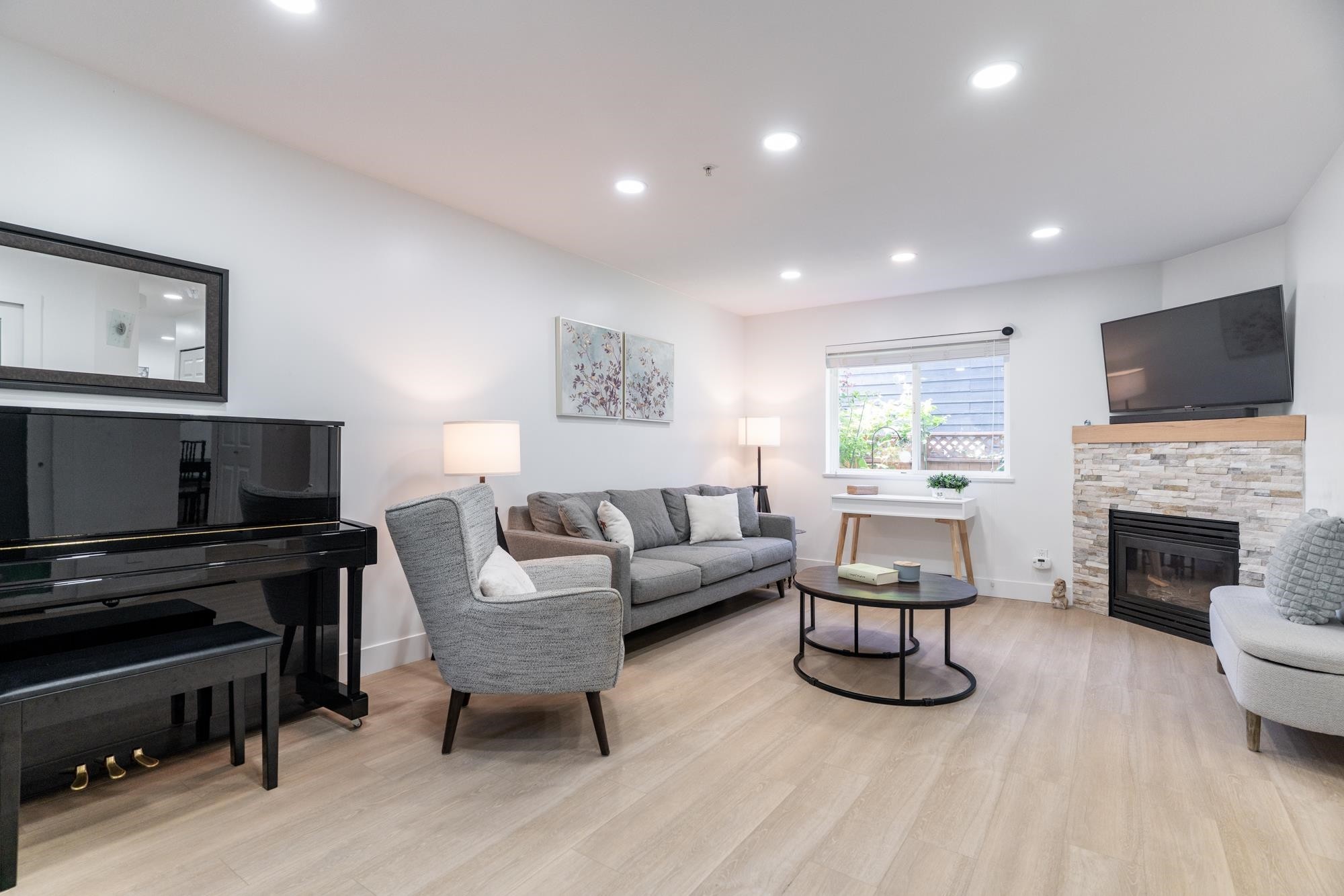 2-1233 16Th Street W, North Vancouver, BC