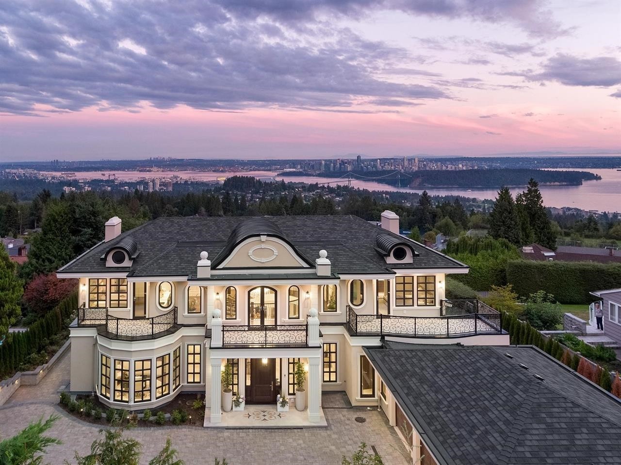 1335 Chartwell Drive, West Vancouver, BC