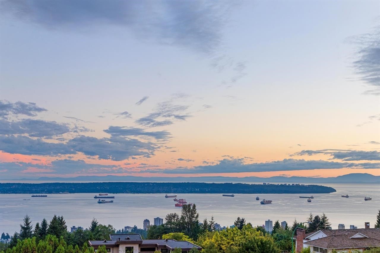 1335 Chartwell Drive, West Vancouver, BC