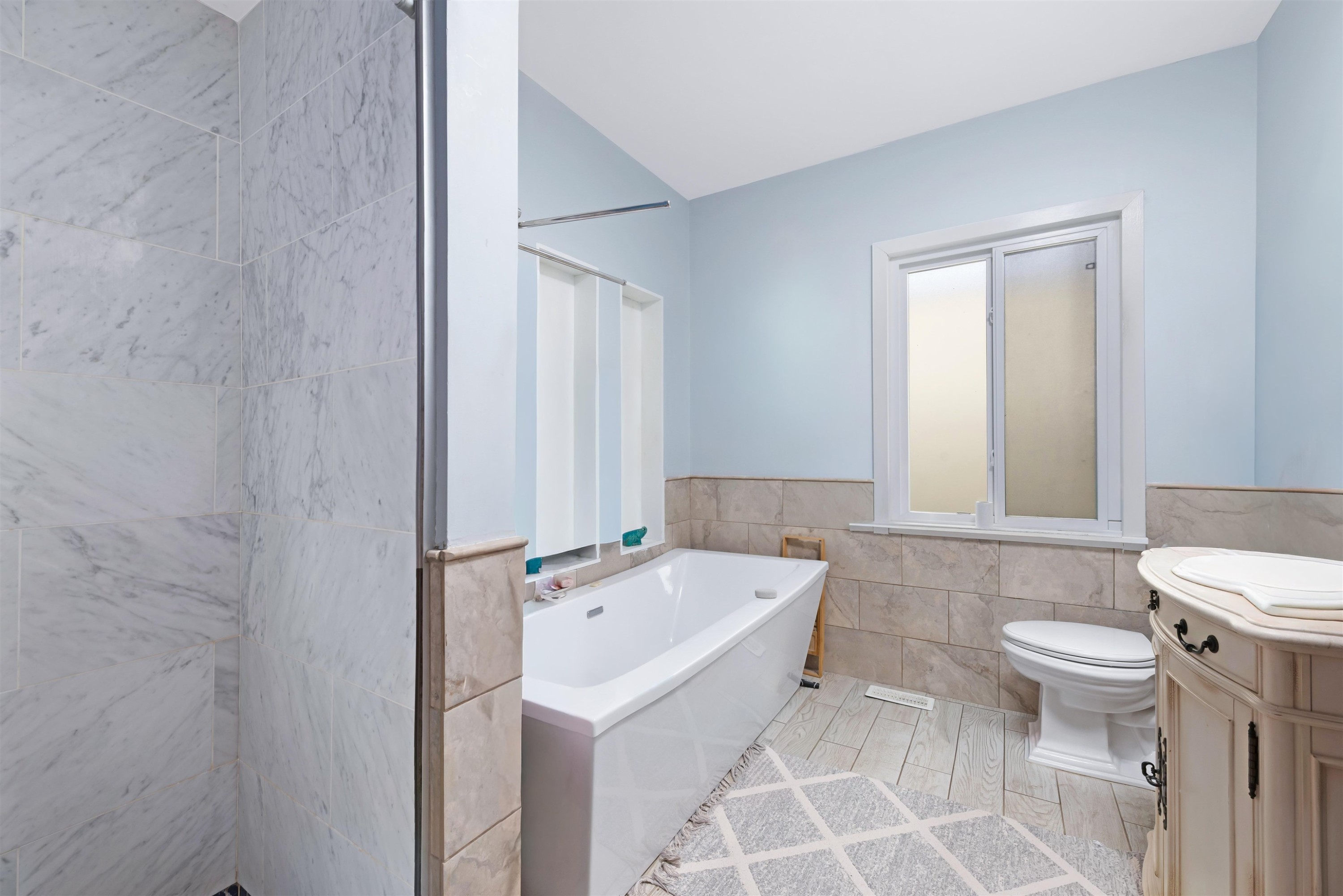 2675 Dundas Street, Vancouver, BC