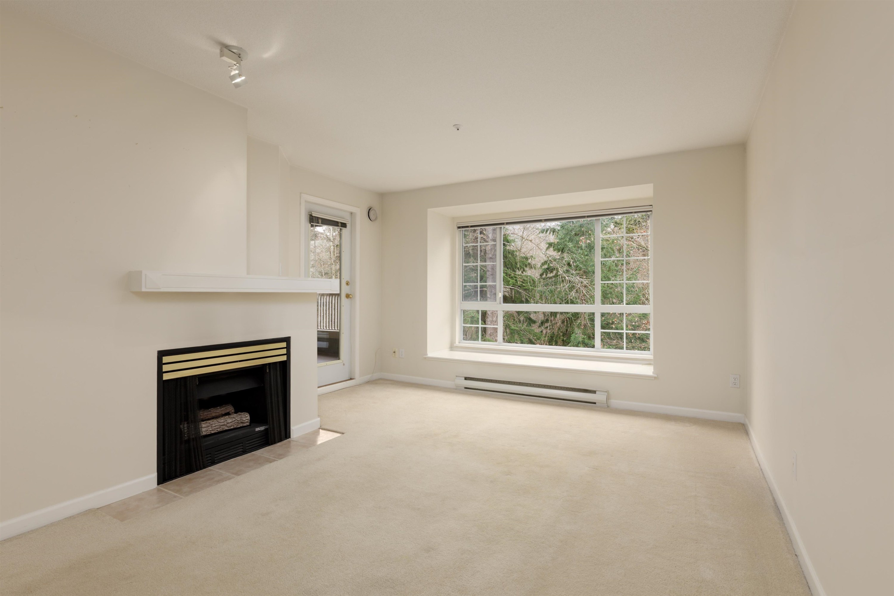 302-1242 Town Centre Boulevard, Coquitlam, BC