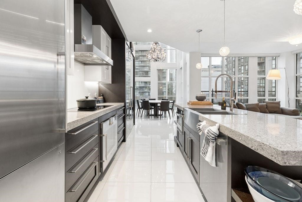 Ph2-1102 Hornby Street, Vancouver, BC