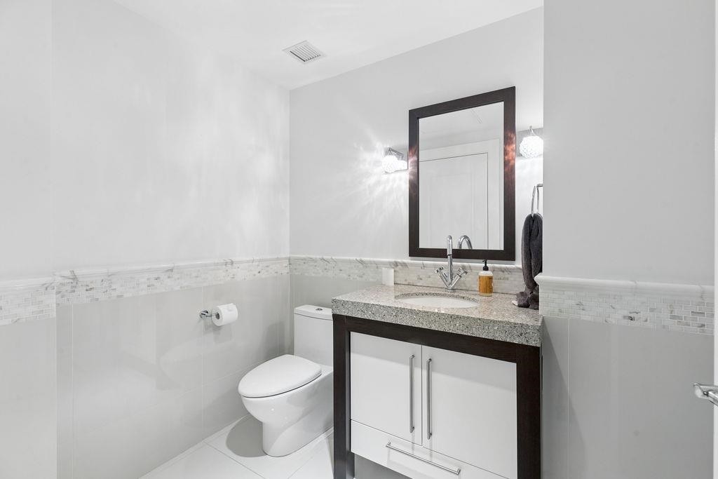 Ph2-1102 Hornby Street, Vancouver, BC