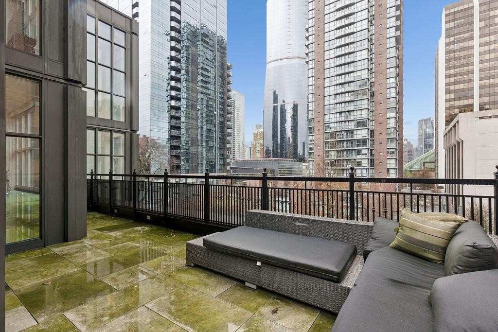 Ph2-1102 Hornby Street, Vancouver, BC