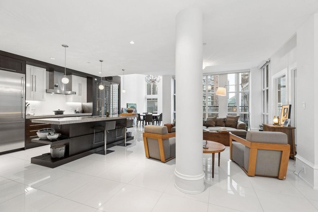 Ph2-1102 Hornby Street, Vancouver, BC