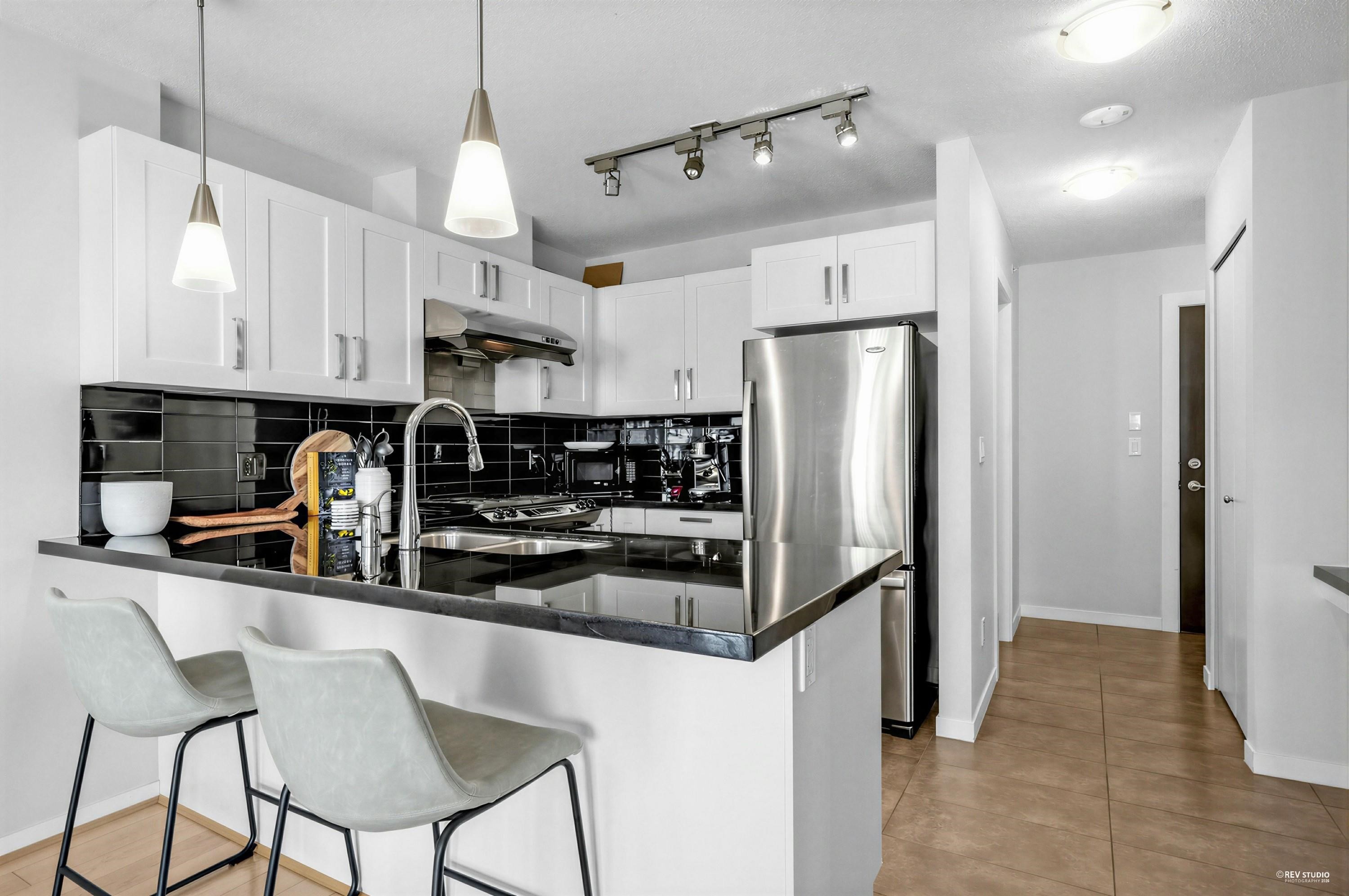 2005-2133 Douglas Road, Burnaby, BC