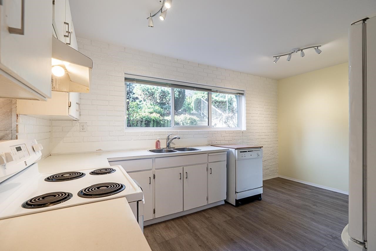 1031 Cecile Drive, Port Moody, BC