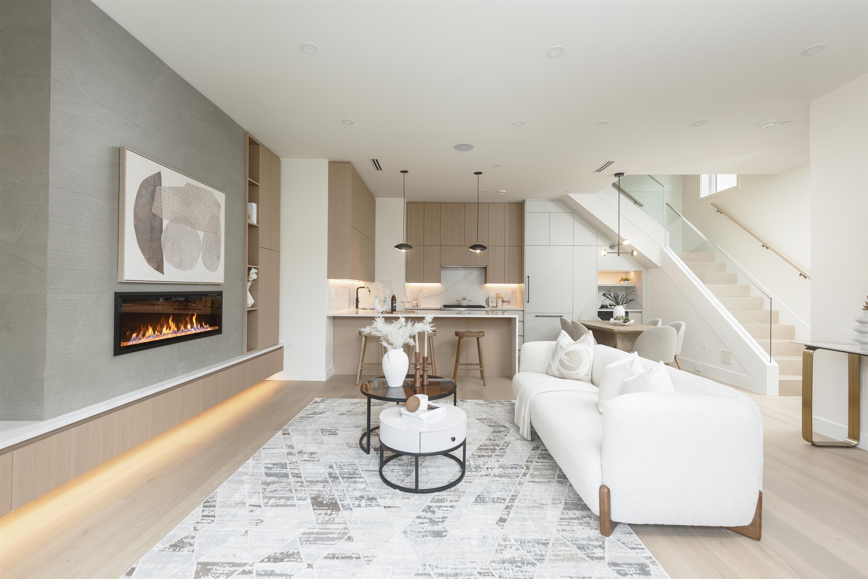 1-735 10Th Avenue E, Vancouver, BC