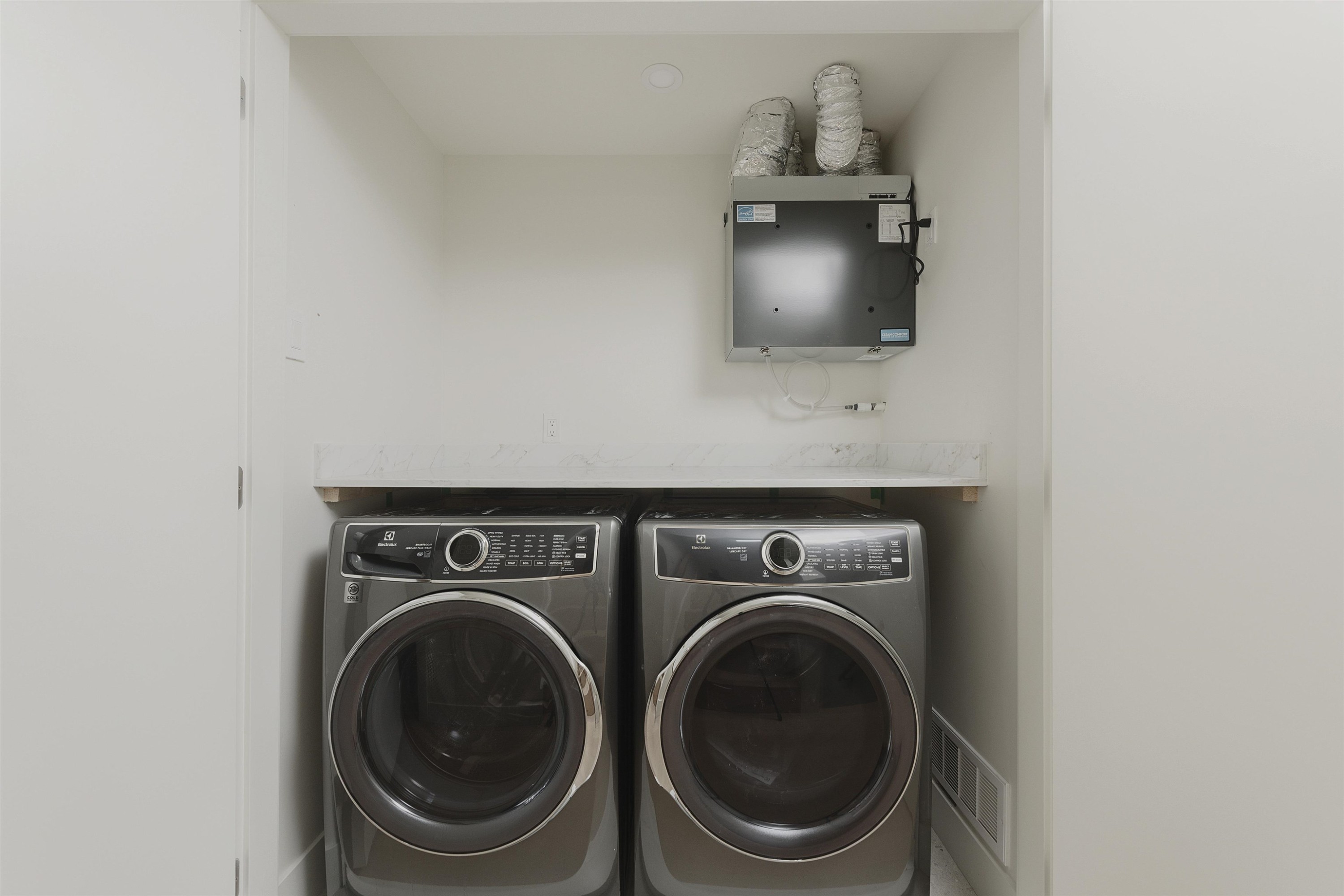 1-735 10Th Avenue E, Vancouver, BC