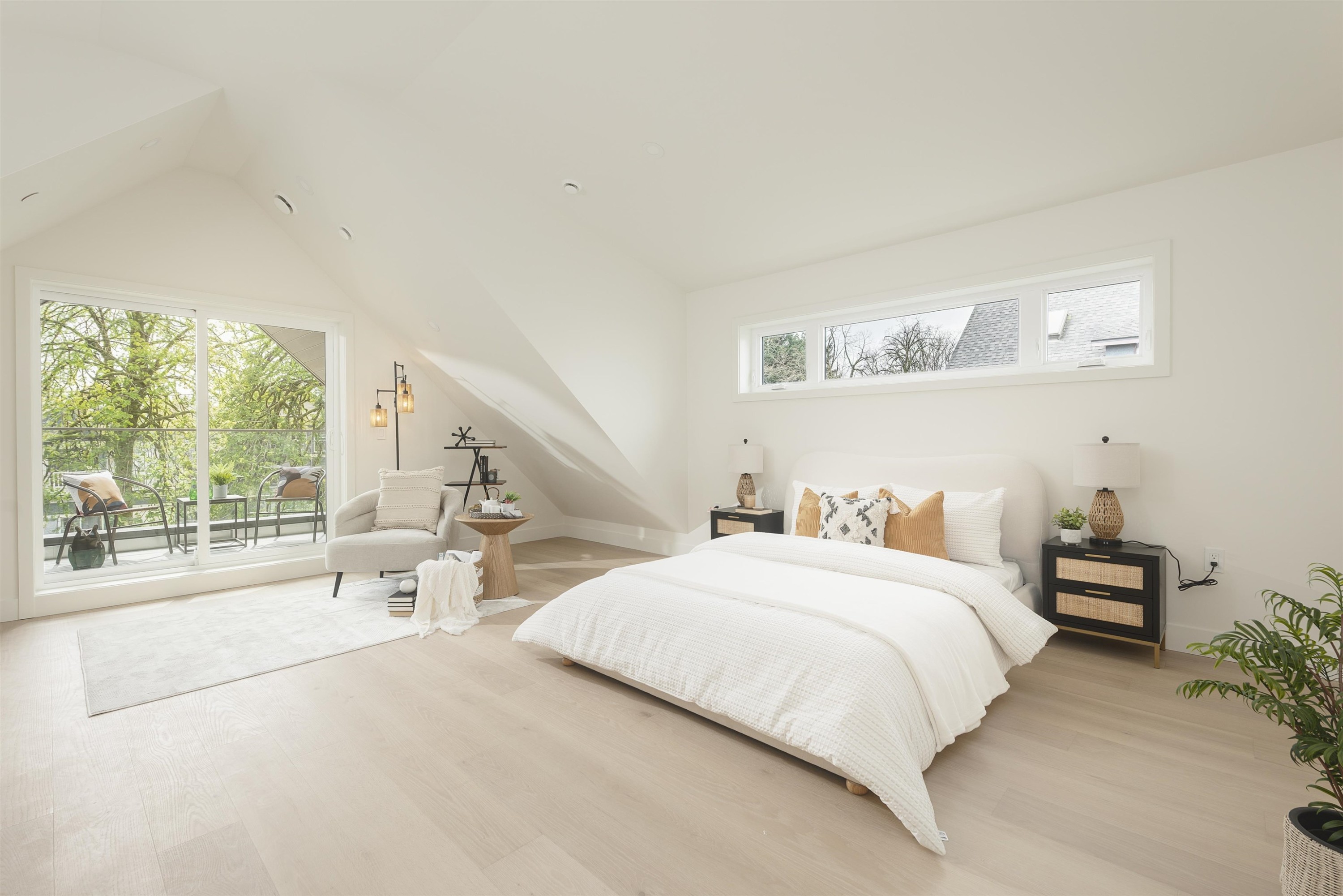 1-735 10Th Avenue E, Vancouver, BC