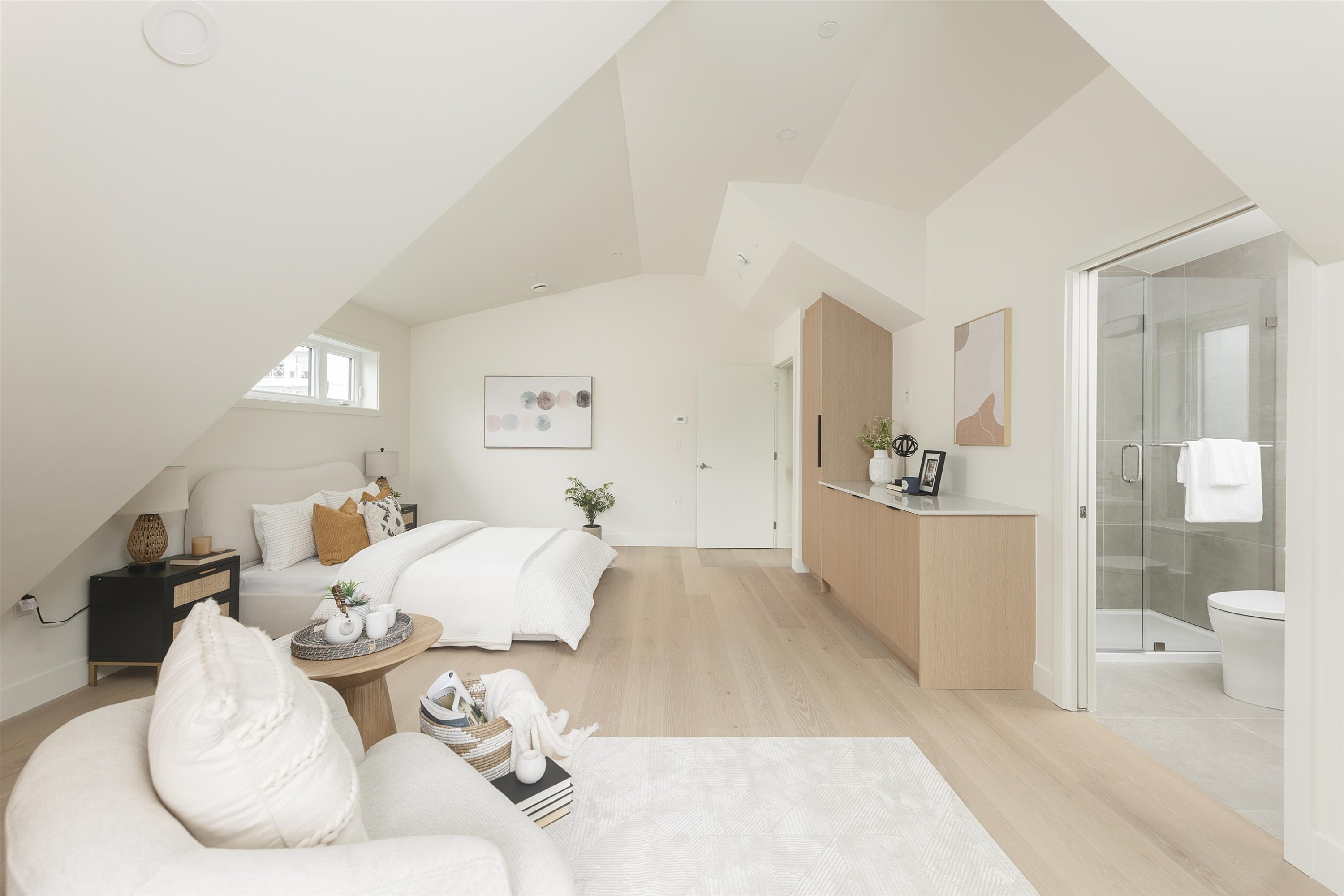 1-735 10Th Avenue E, Vancouver, BC