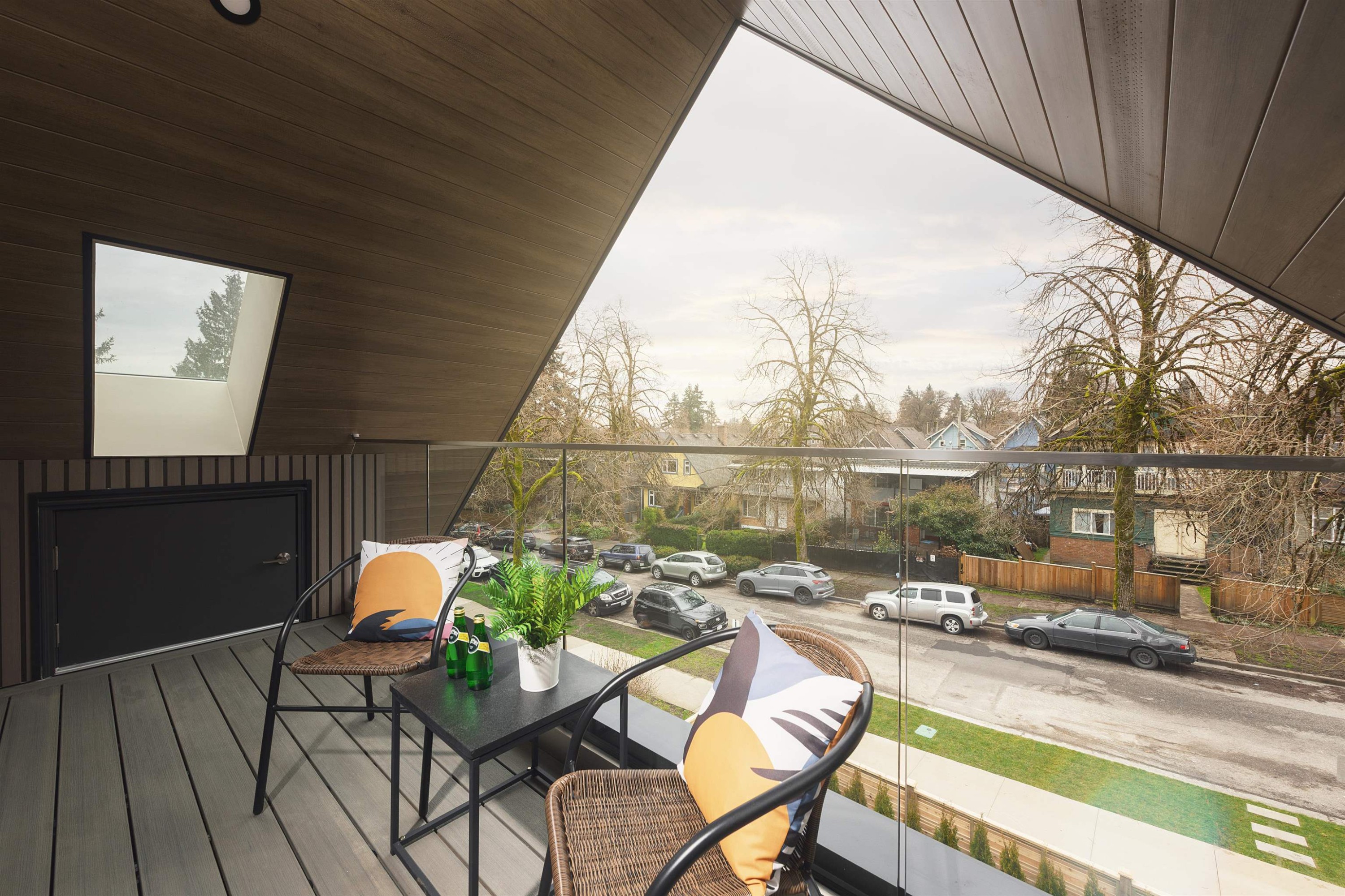 1-735 10Th Avenue E, Vancouver, BC