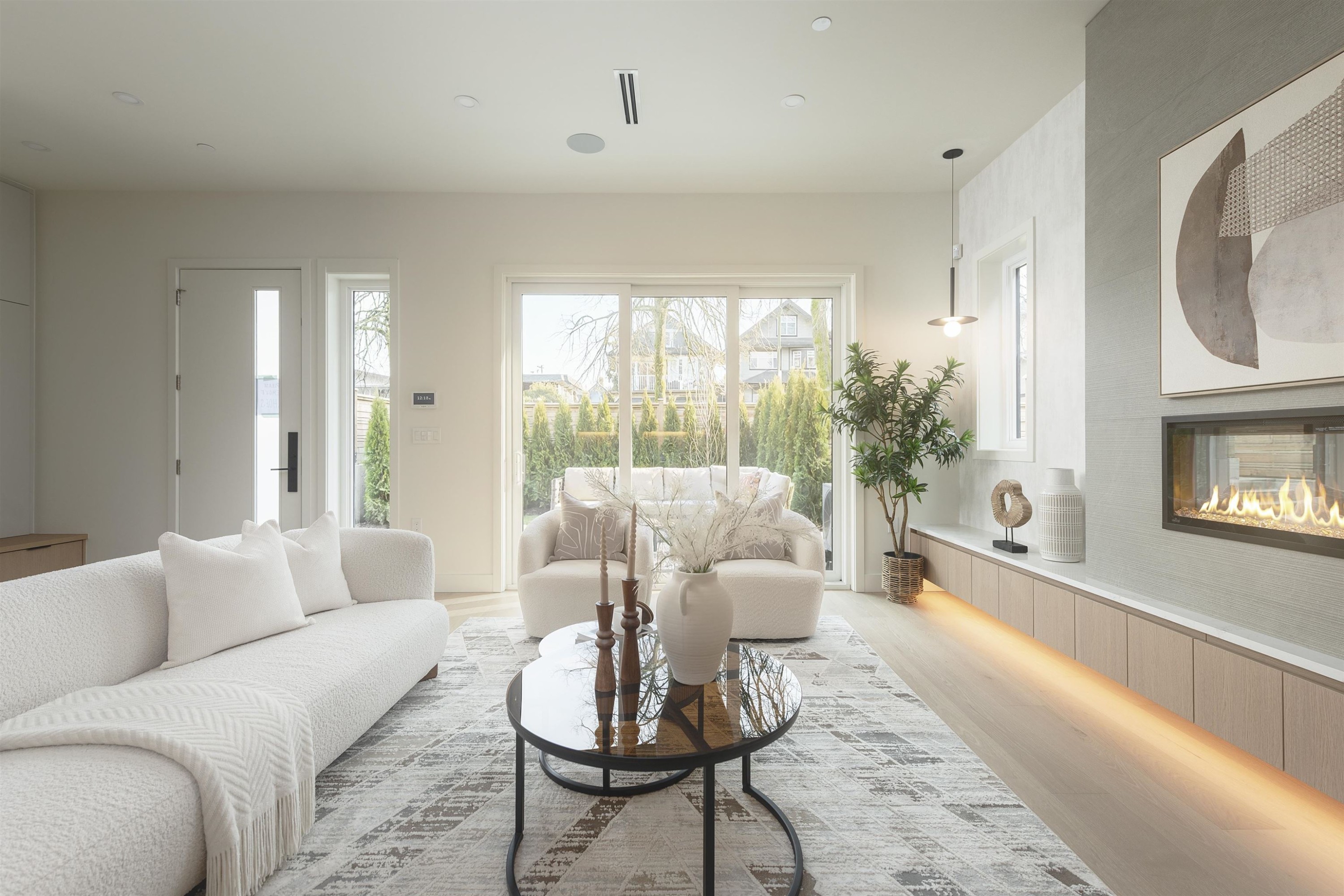 1-735 10Th Avenue E, Vancouver, BC