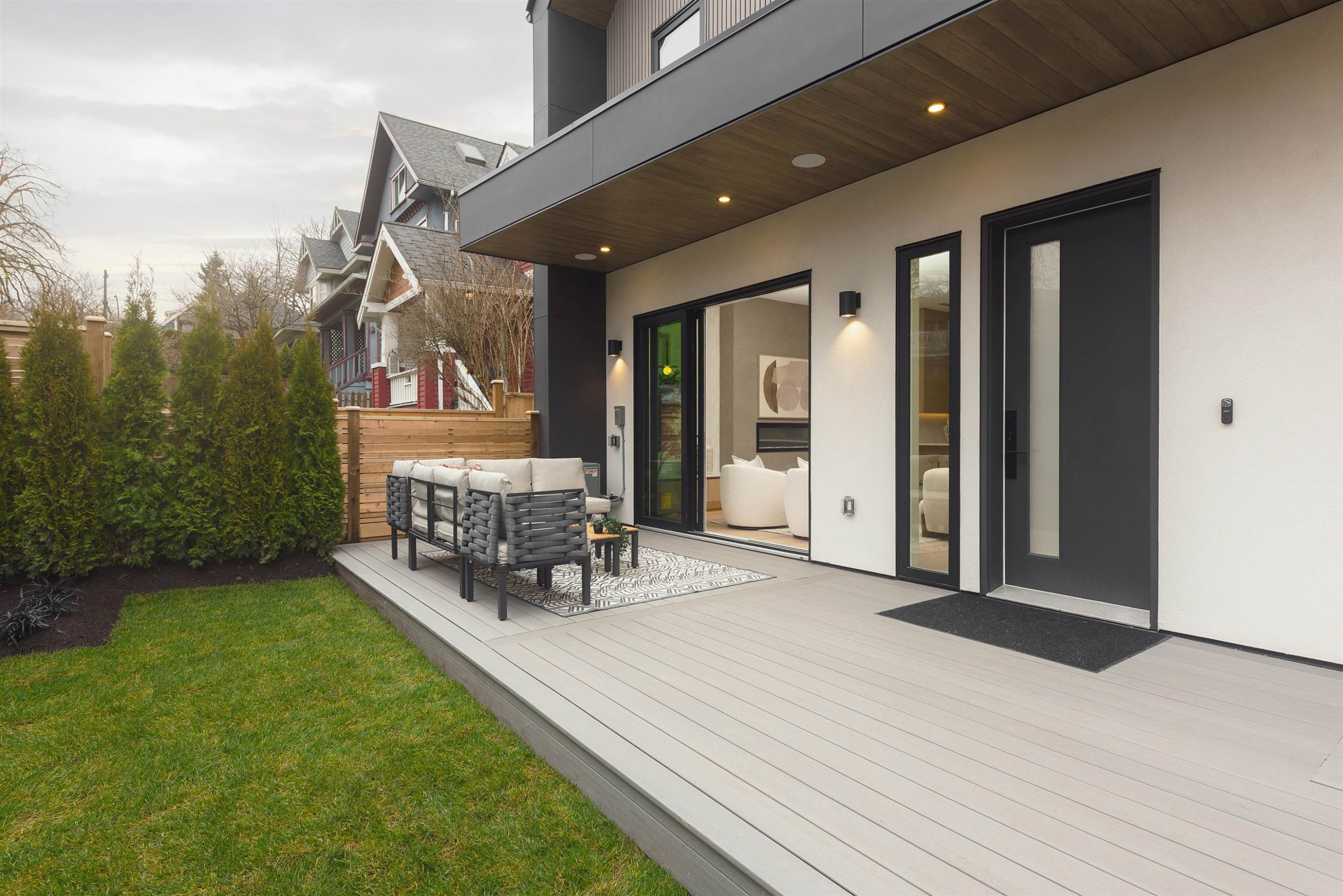 1-735 10Th Avenue E, Vancouver, BC