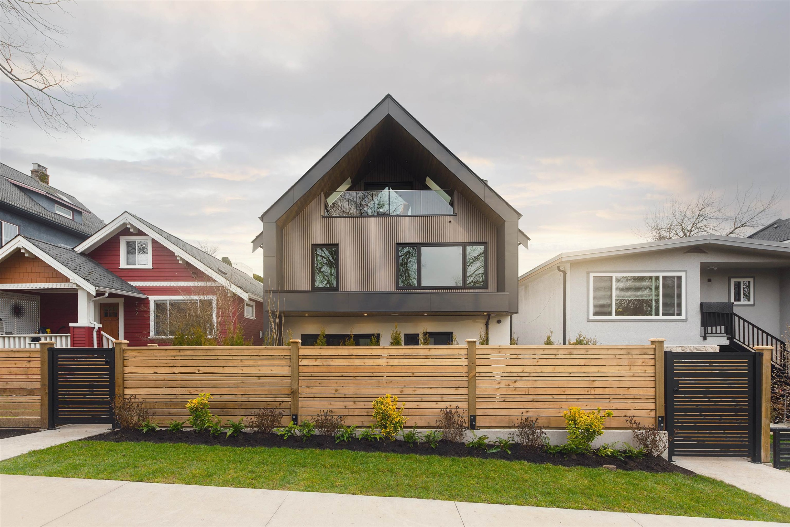 1-735 10Th Avenue E, Vancouver, BC