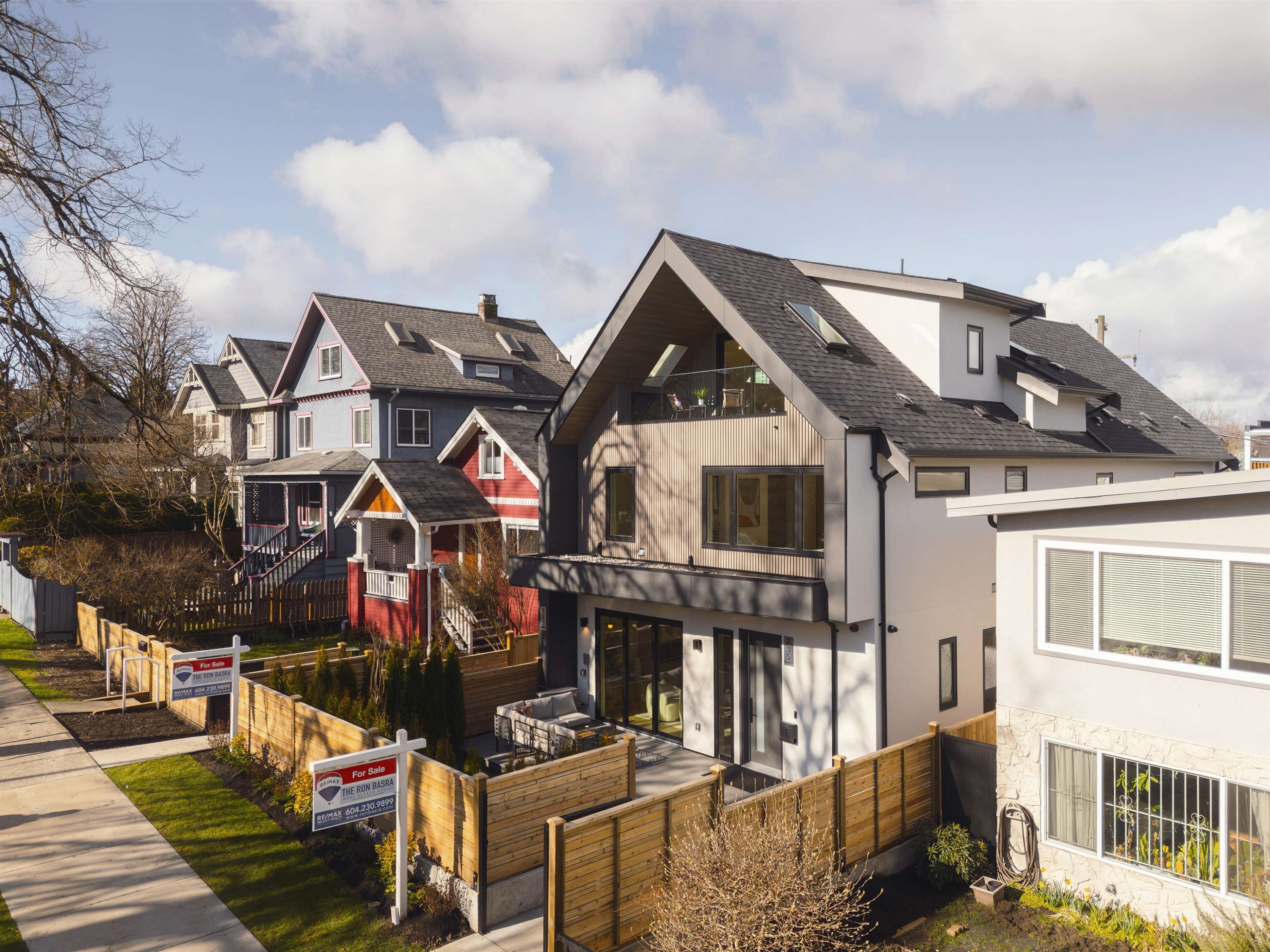 1-735 10Th Avenue E, Vancouver, BC