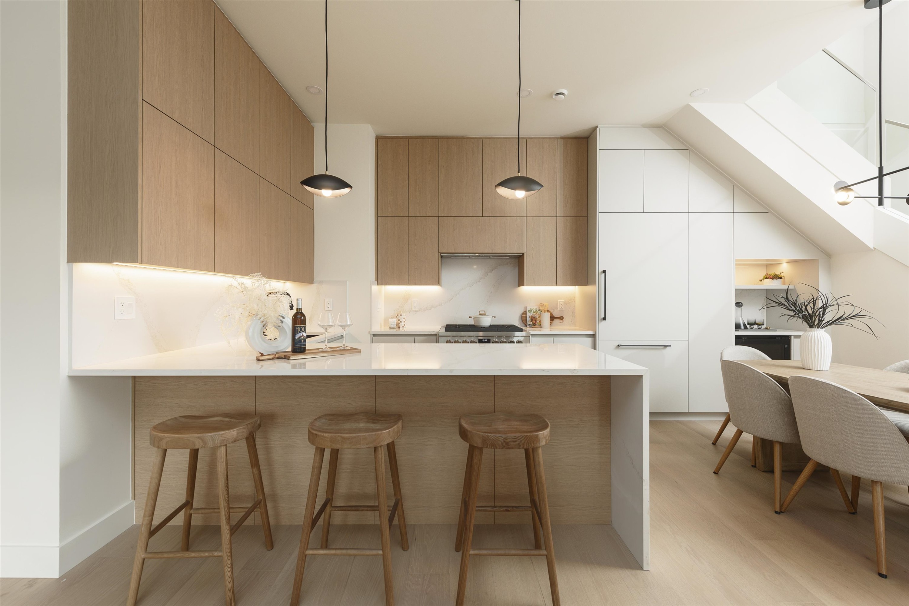 1-735 10Th Avenue E, Vancouver, BC