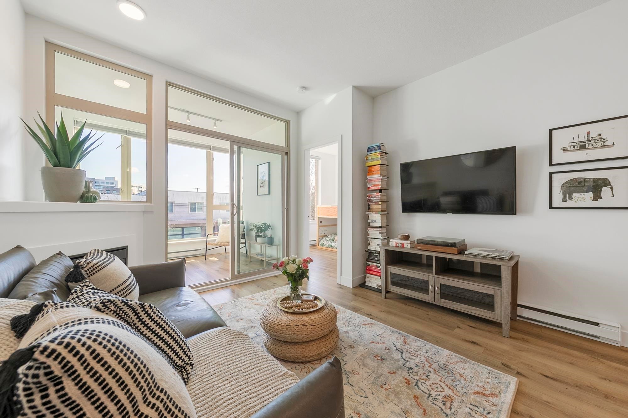 206-688 17Th Avenue E, Vancouver, BC