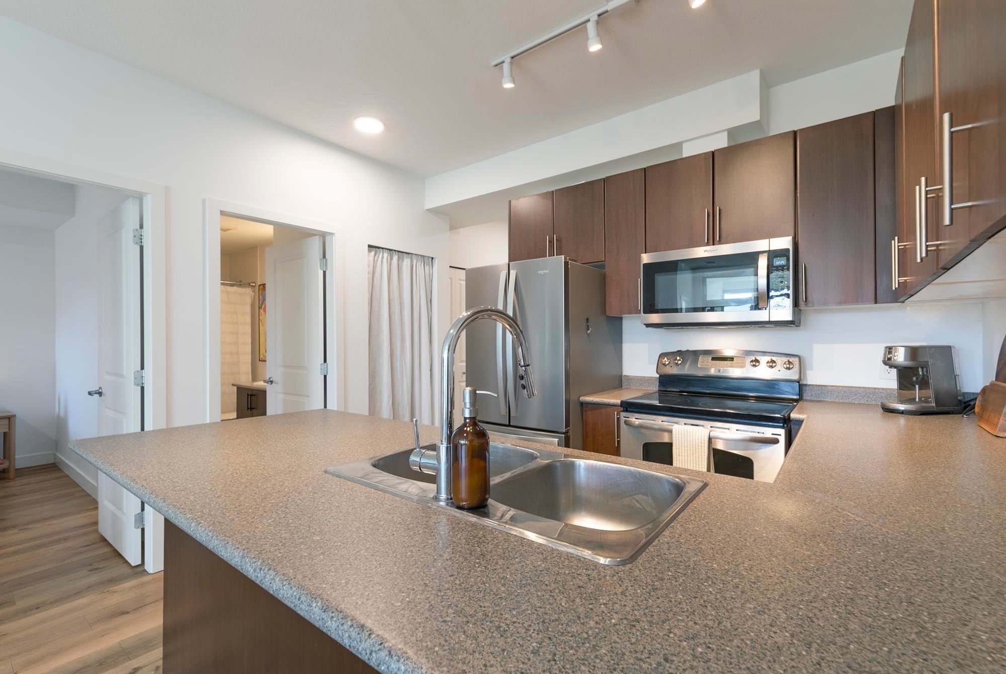 206-688 17Th Avenue E, Vancouver, BC