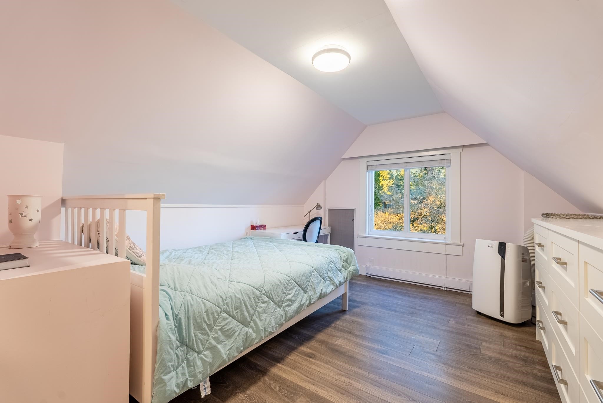 1275 Keith Road W, North Vancouver, BC