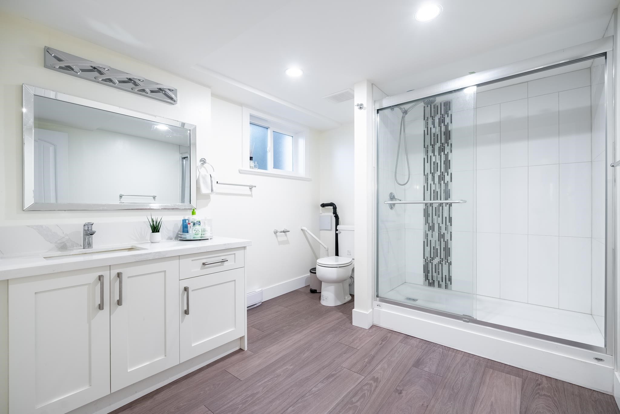 1275 Keith Road W, North Vancouver, BC