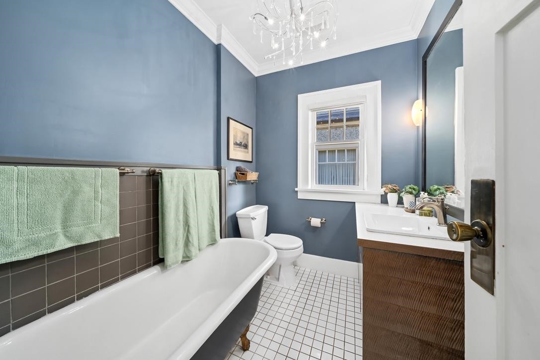 2038 46Th Avenue W, Vancouver, BC