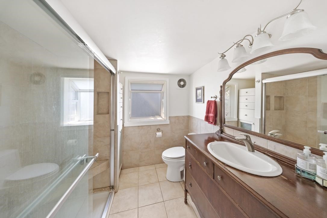 2038 46Th Avenue W, Vancouver, BC