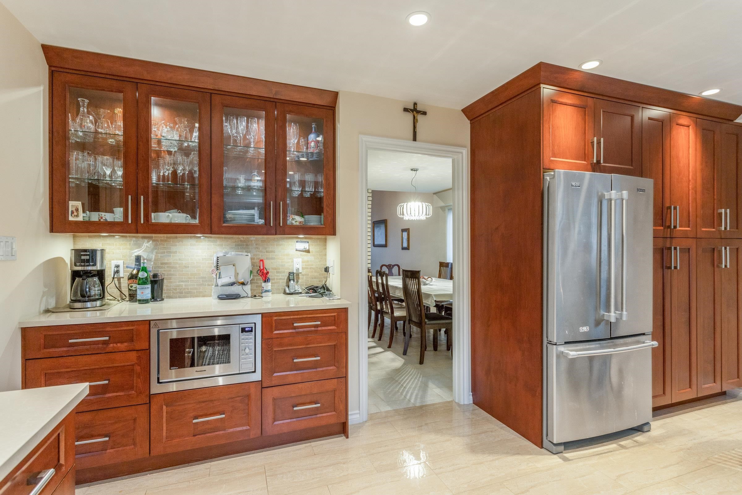 4729 Canada Way, Burnaby, BC - Indoor Photo Showing Kitchen