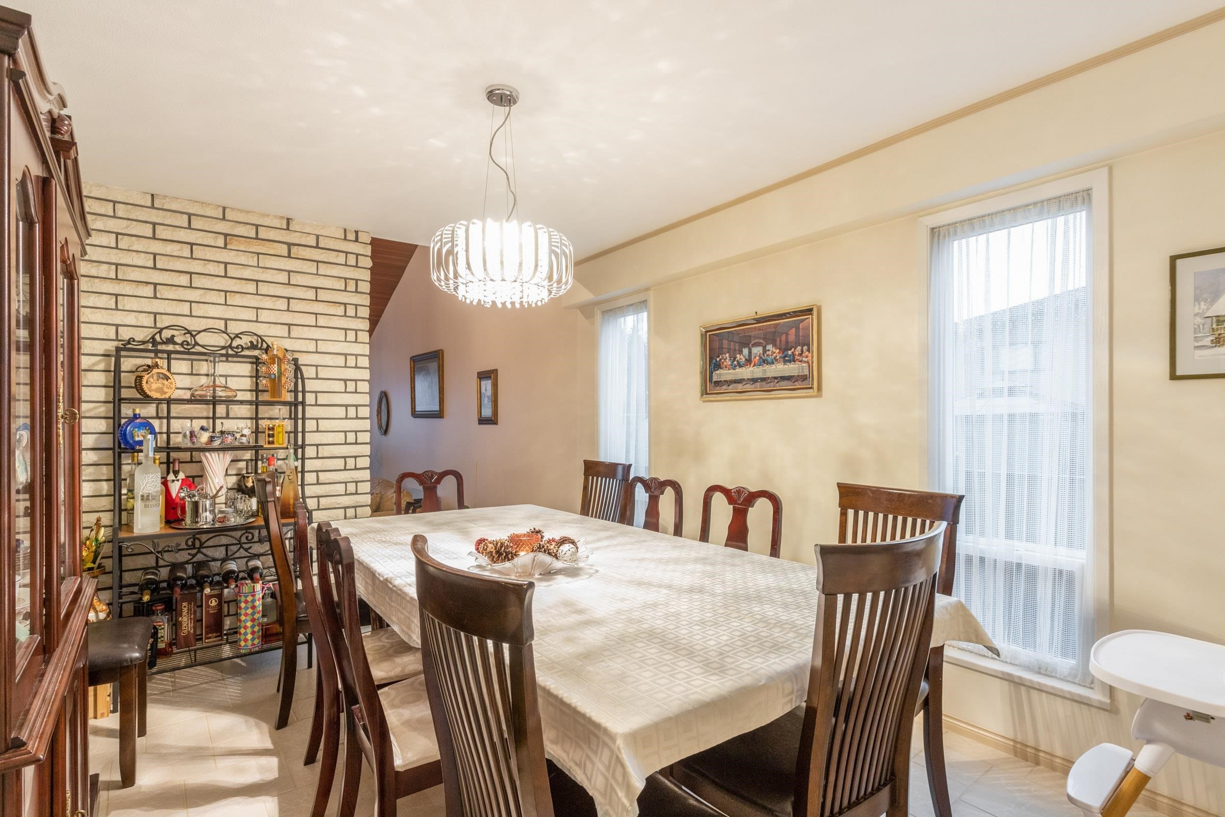 4729 Canada Way, Burnaby, BC - Indoor Photo Showing Dining Room