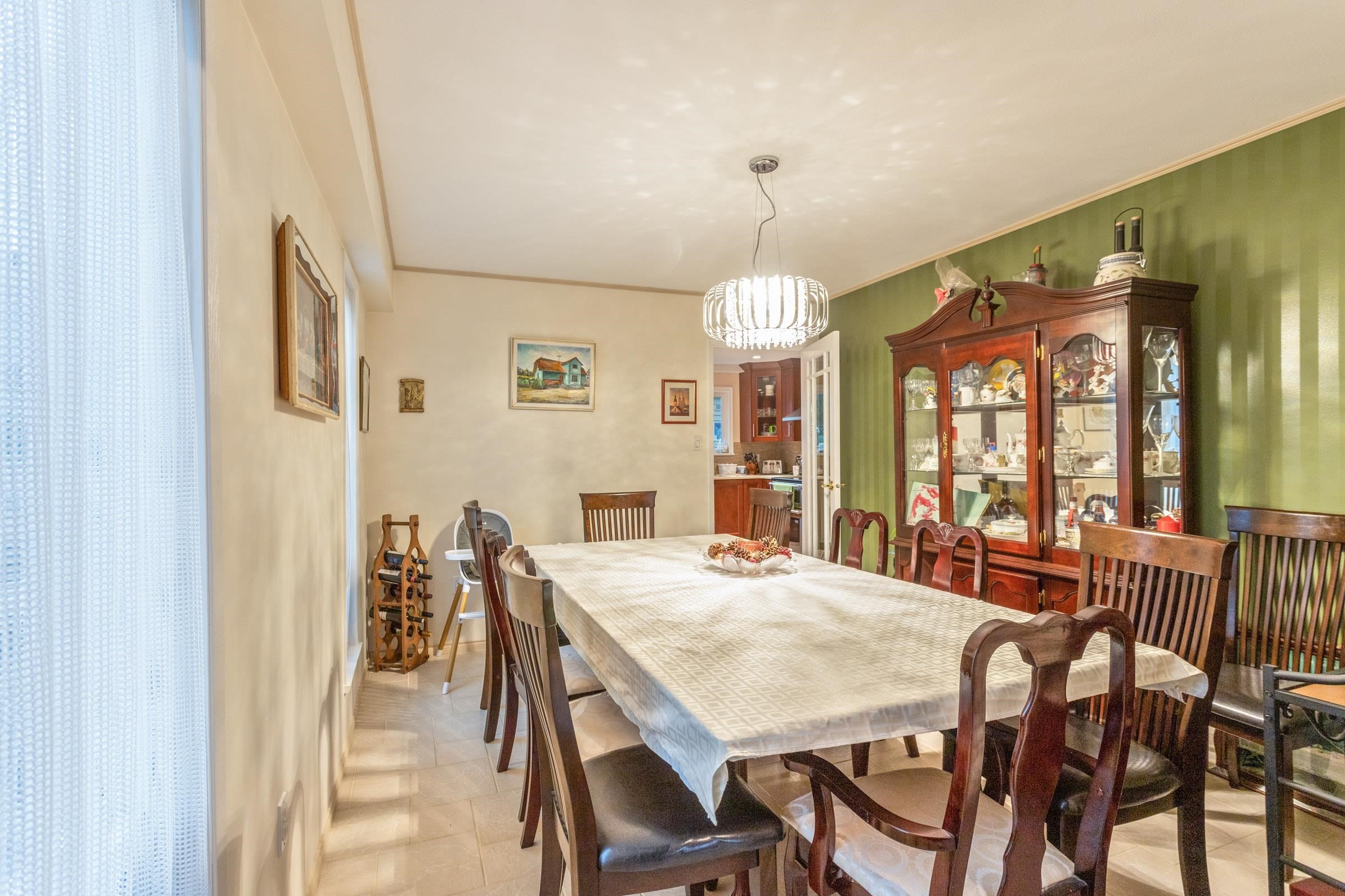 4729 Canada Way, Burnaby, BC - Indoor Photo Showing Dining Room