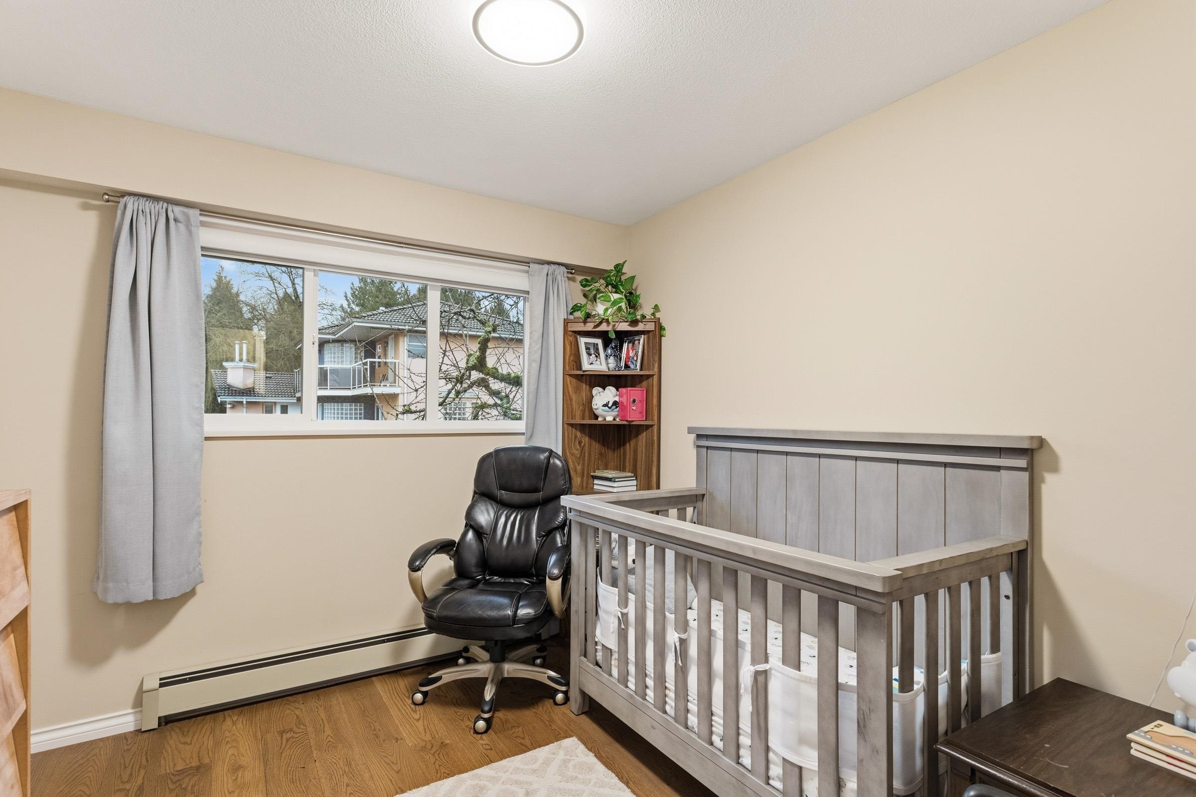 4729 Canada Way, Burnaby, BC - Indoor Photo Showing Other Room