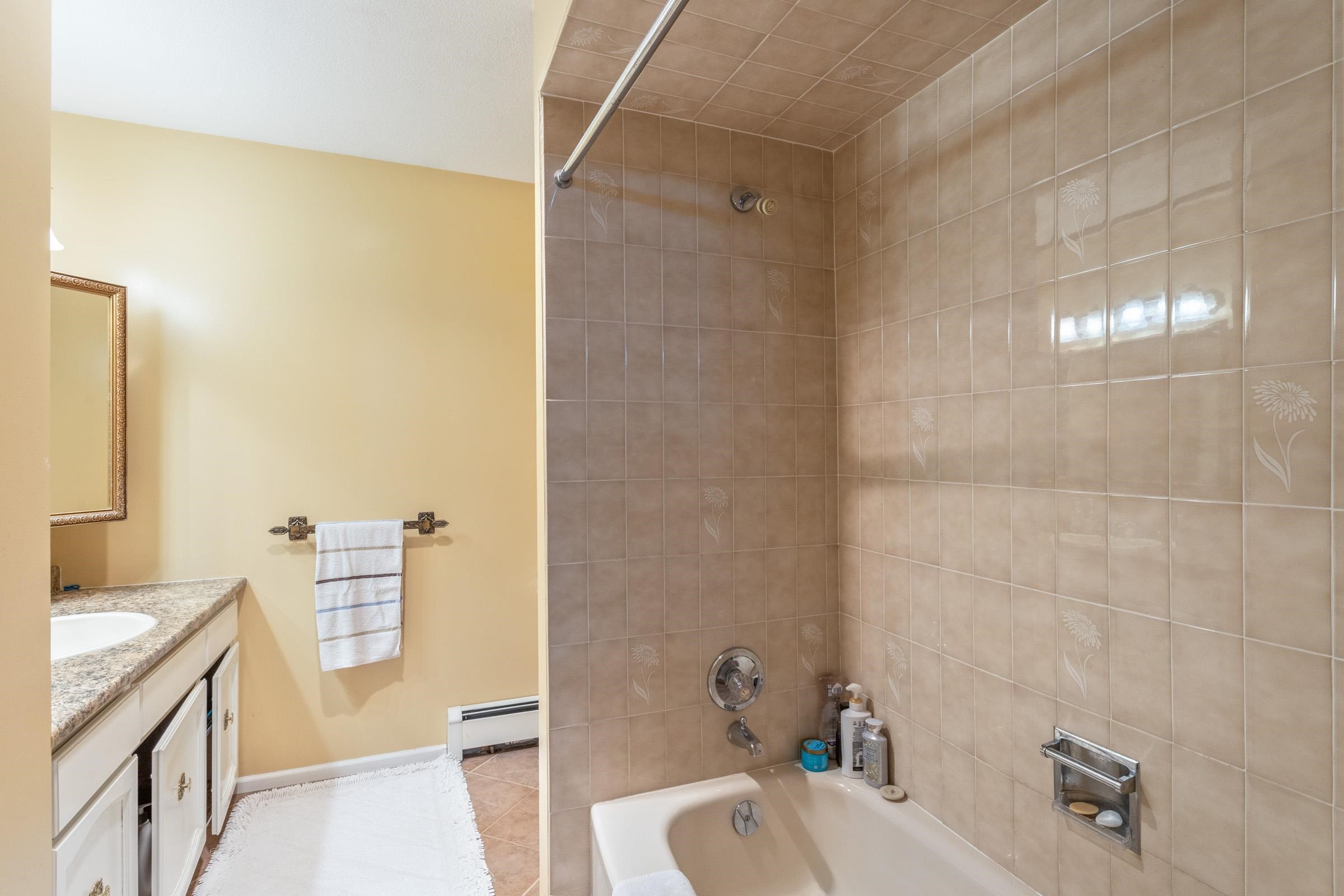 4729 Canada Way, Burnaby, BC - Indoor Photo Showing Bathroom