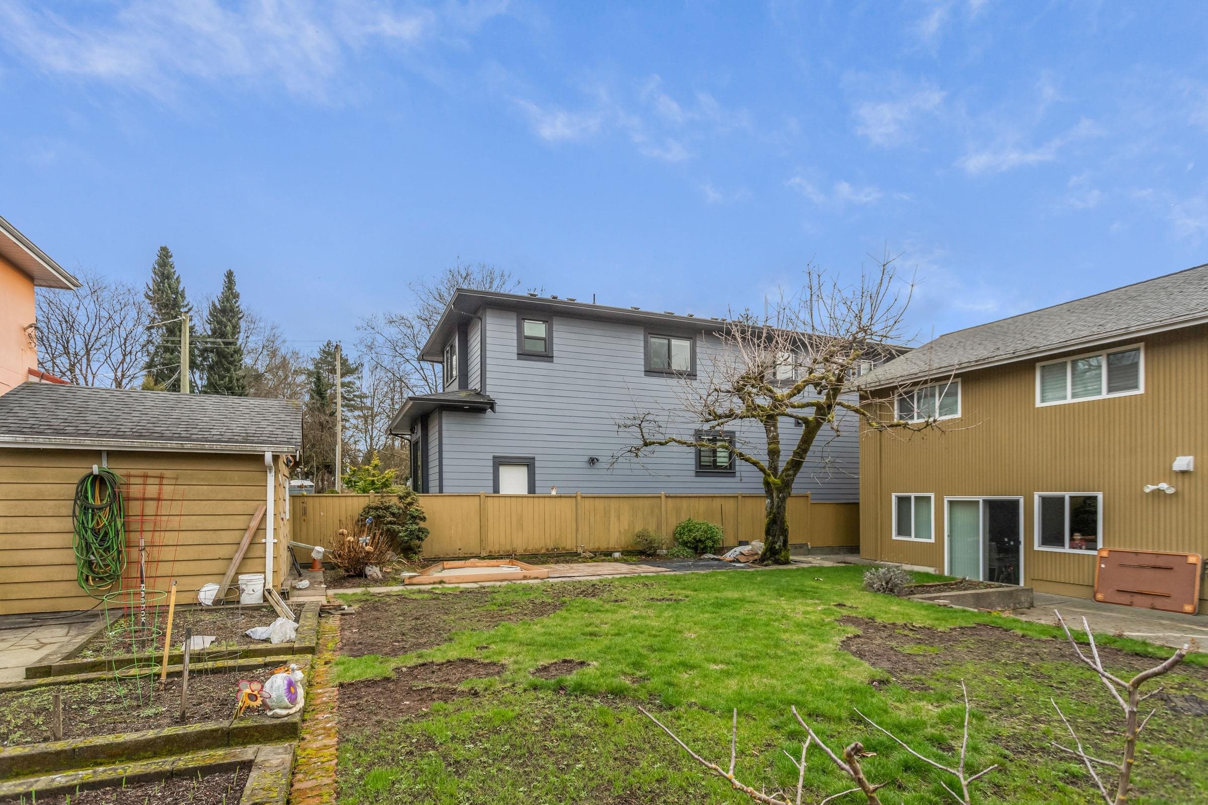 4729 Canada Way, Burnaby, BC - Outdoor