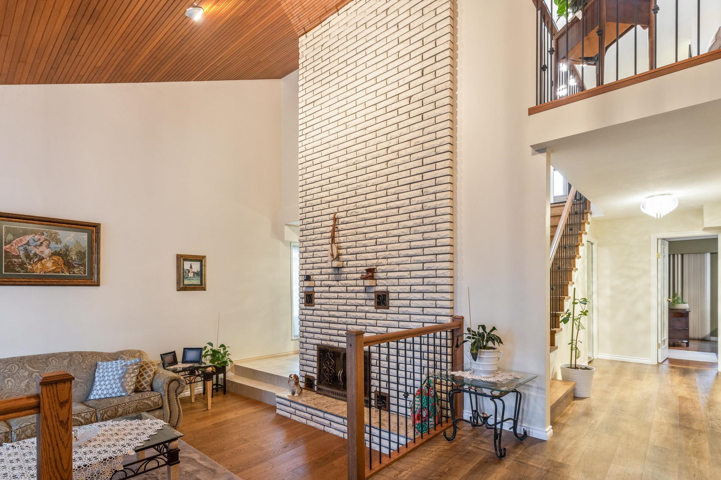 4729 Canada Way, Burnaby, BC - Indoor Photo Showing Living Room With Fireplace