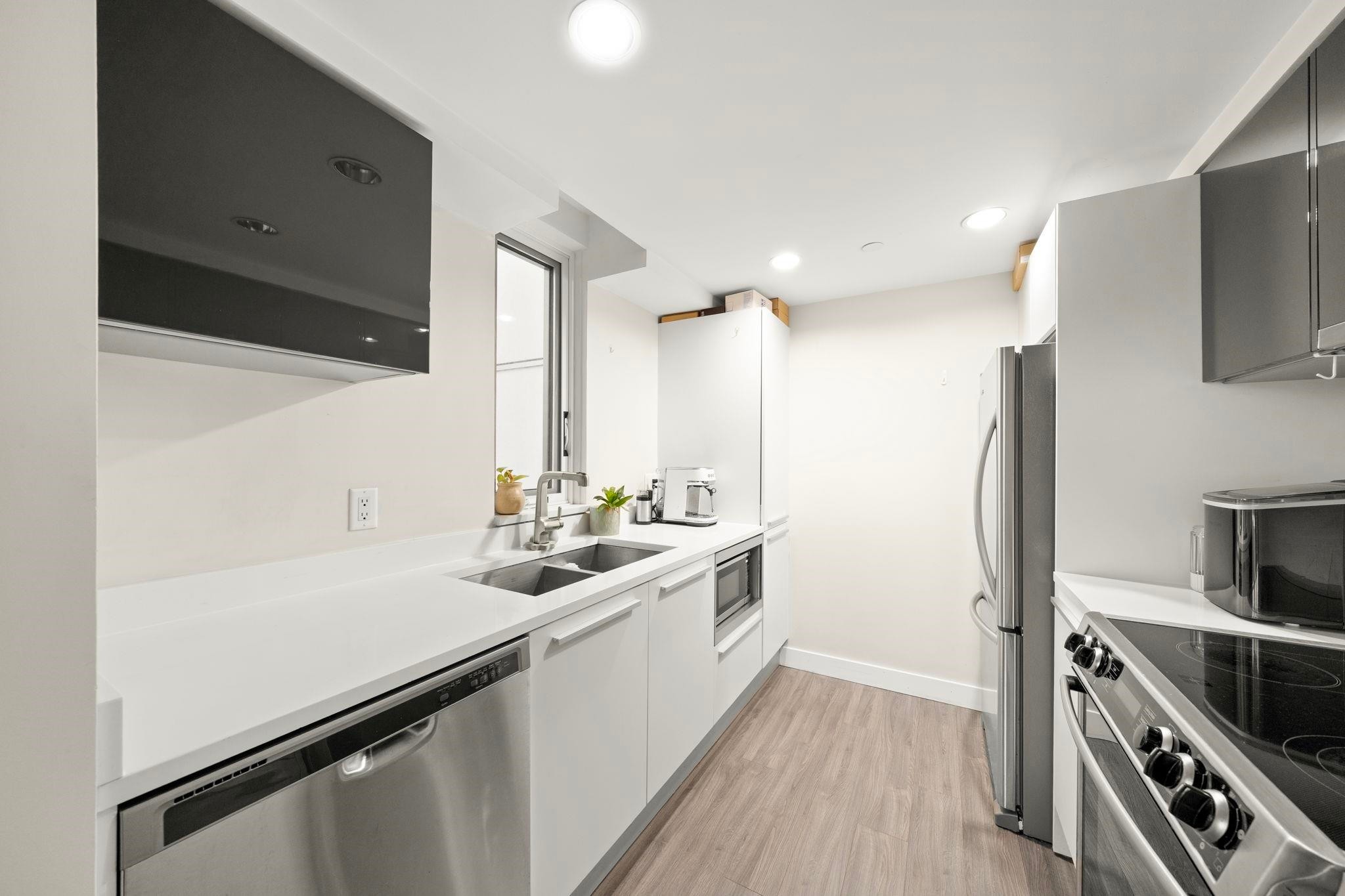 1002-1323 Homer Street, Vancouver, BC