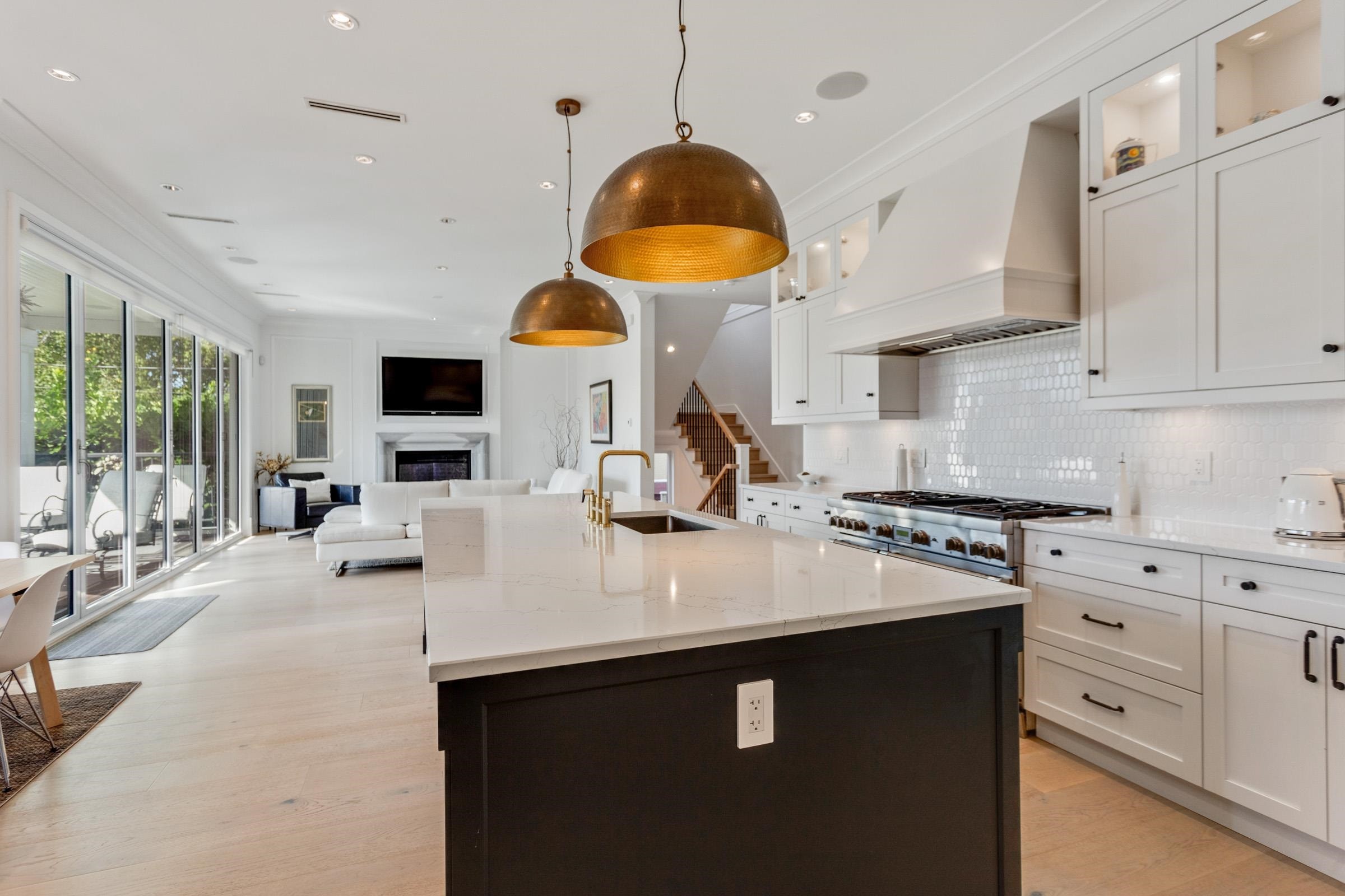 345 20Th Street E, North Vancouver, BC