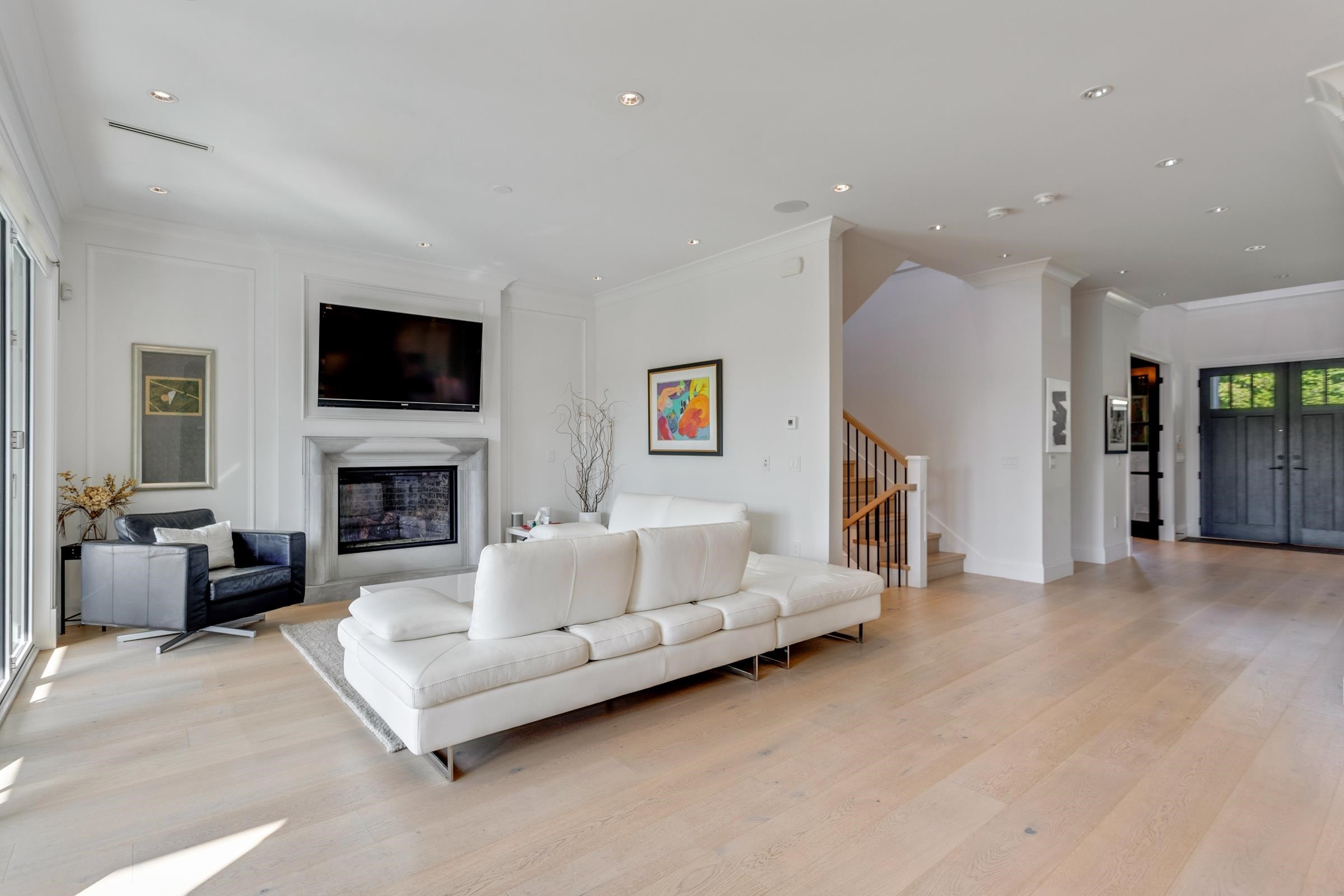 345 20Th Street E, North Vancouver, BC