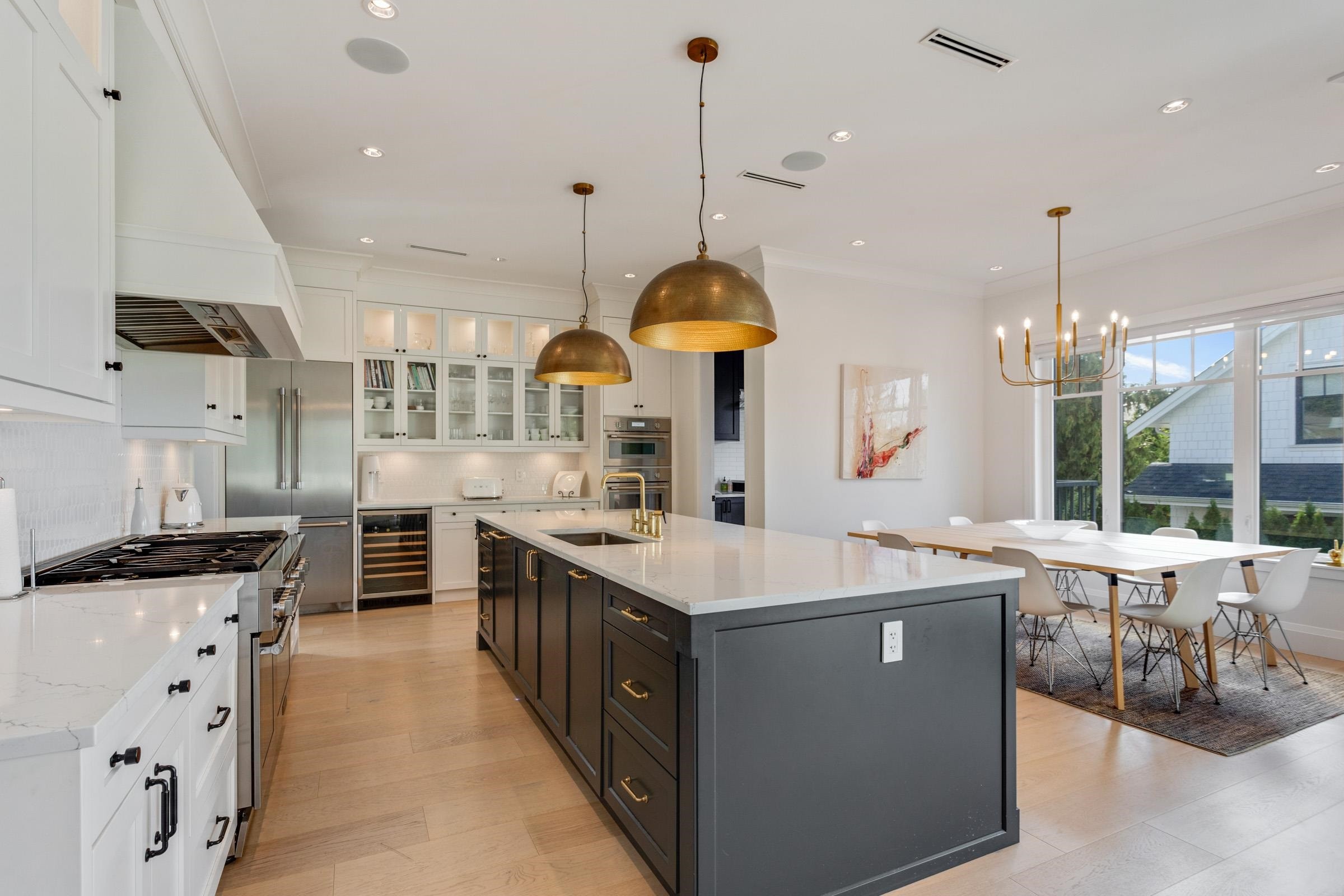 345 20Th Street E, North Vancouver, BC