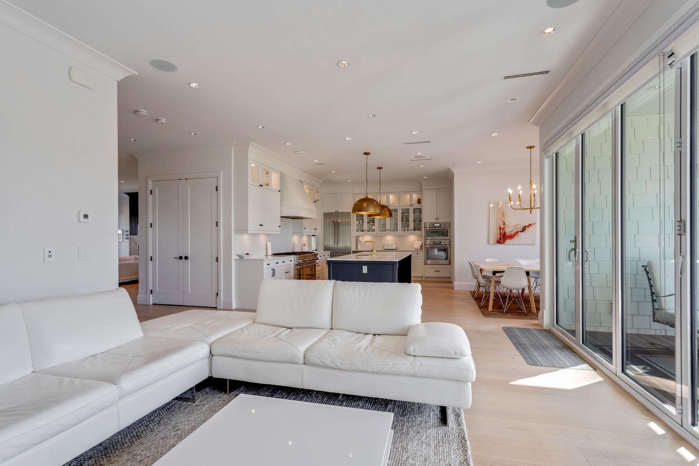 345 20Th Street E, North Vancouver, BC
