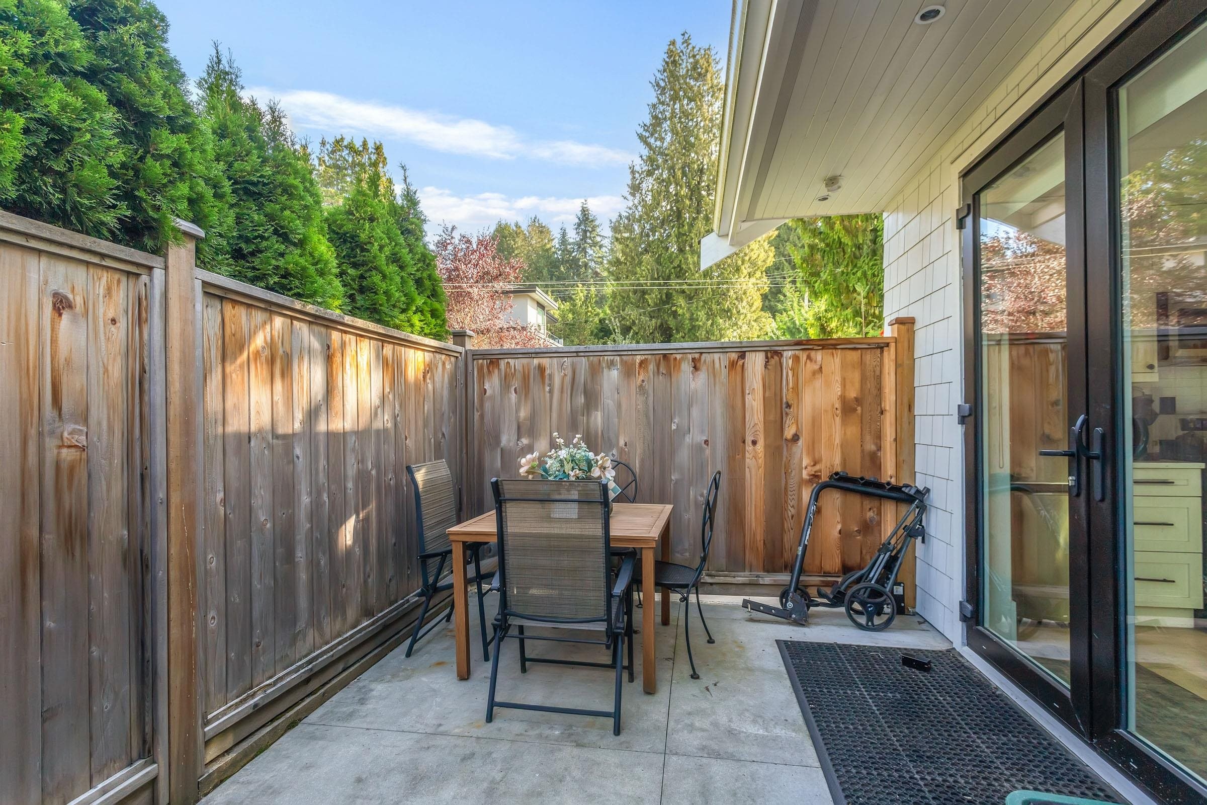 345 20Th Street E, North Vancouver, BC