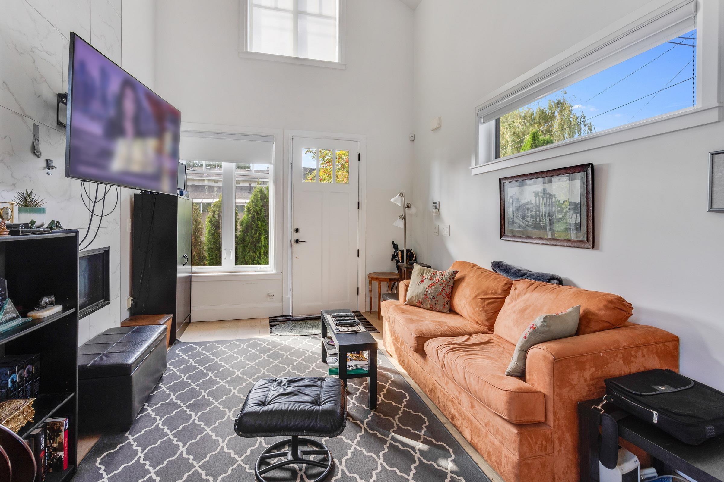 345 20Th Street E, North Vancouver, BC