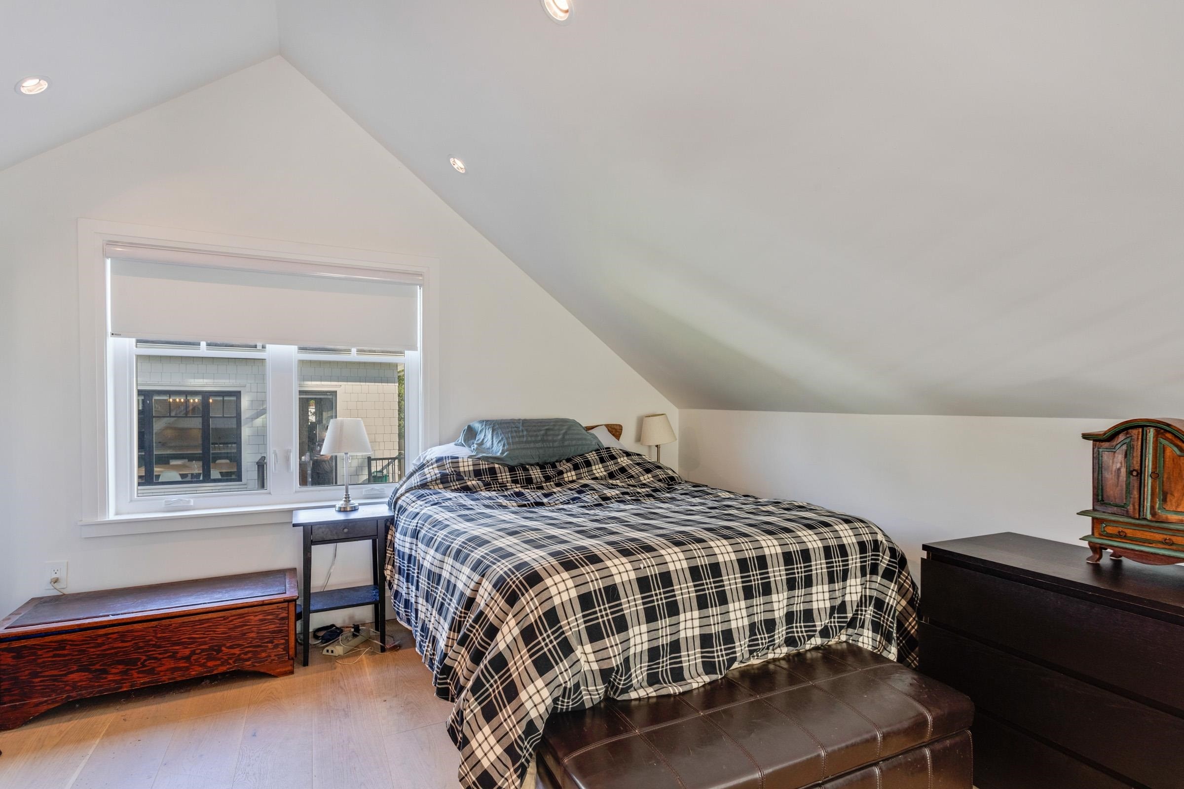 345 20Th Street E, North Vancouver, BC