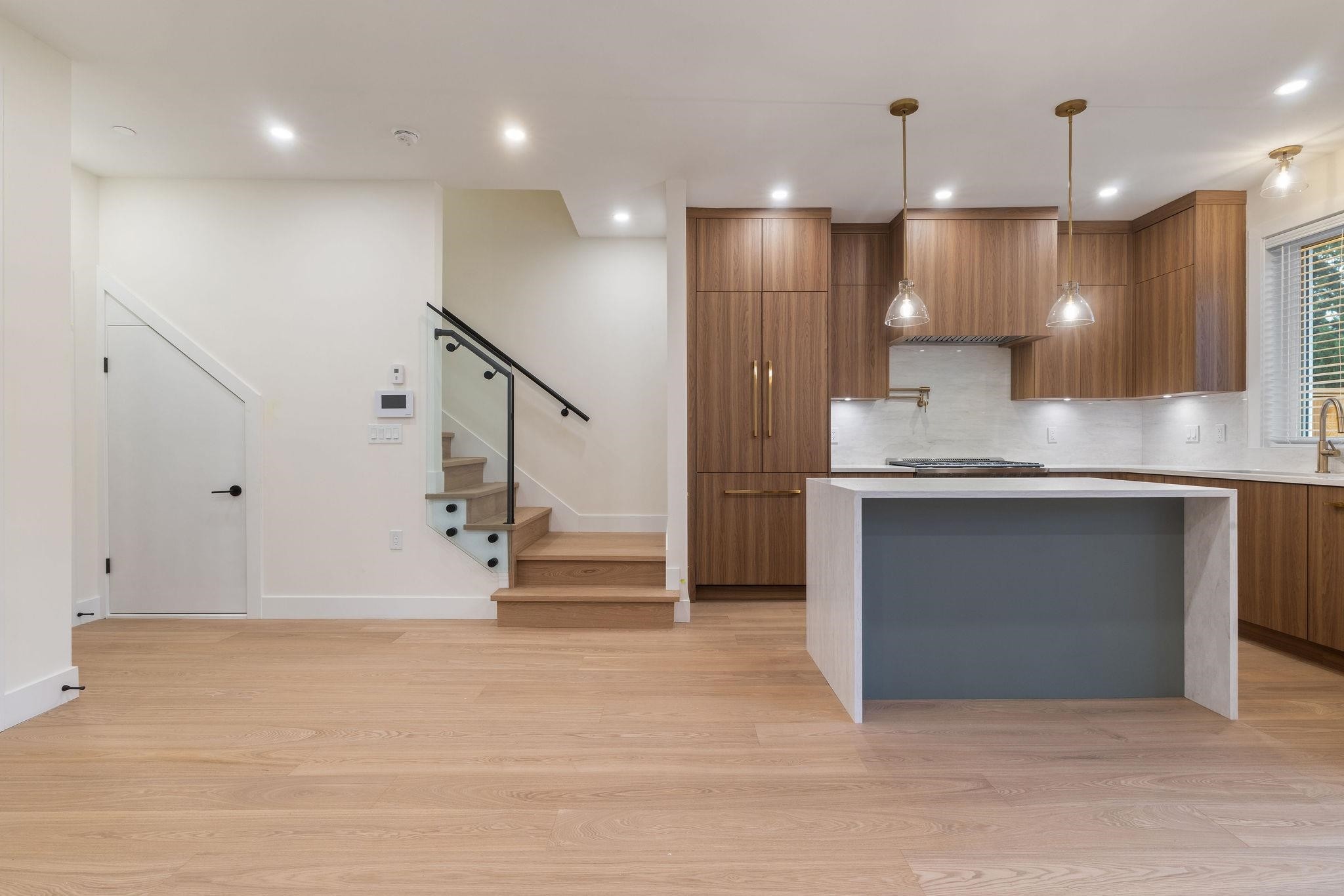 2055 4Th Avenue E, Vancouver, BC