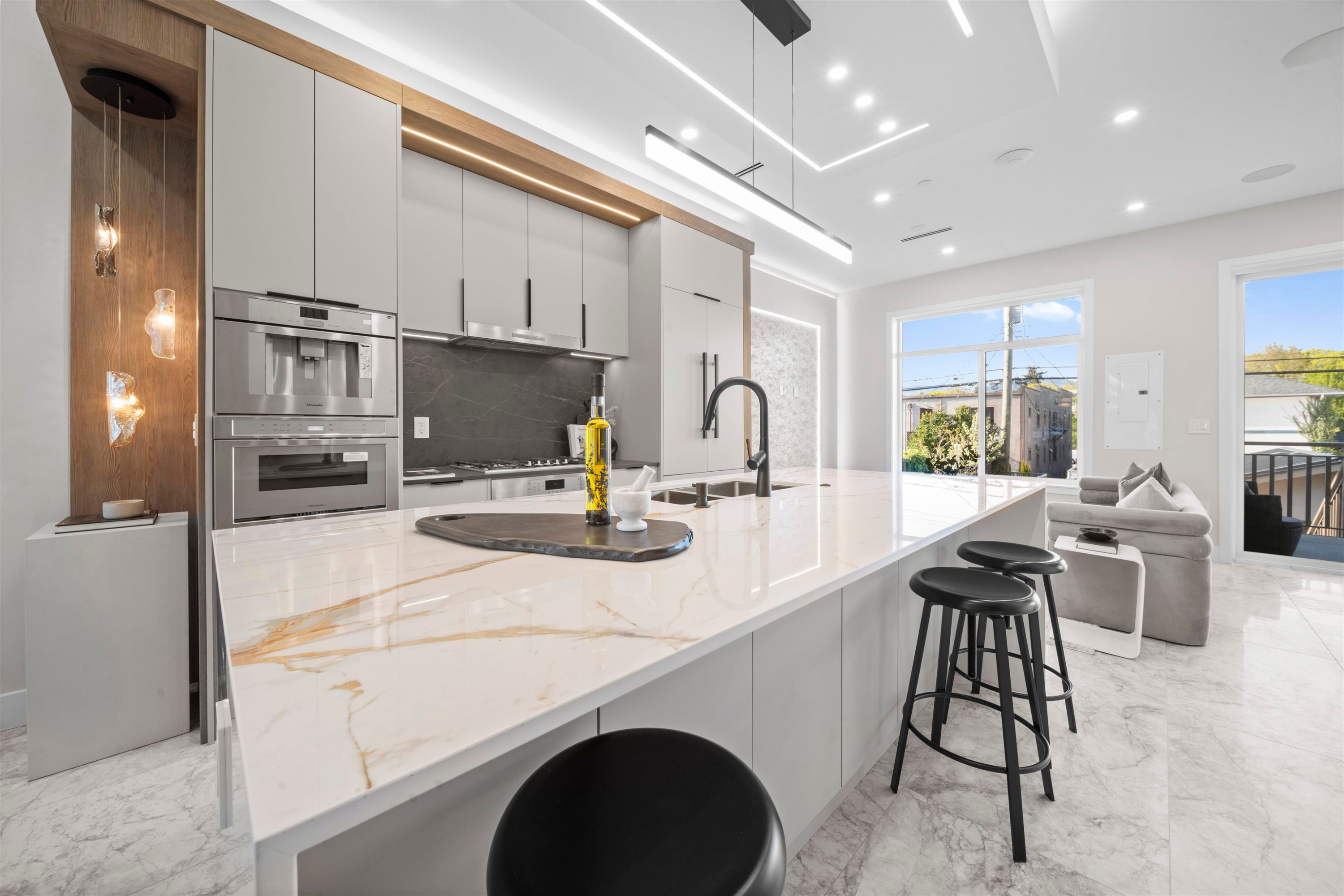 2455 10Th Avenue W, Vancouver, BC