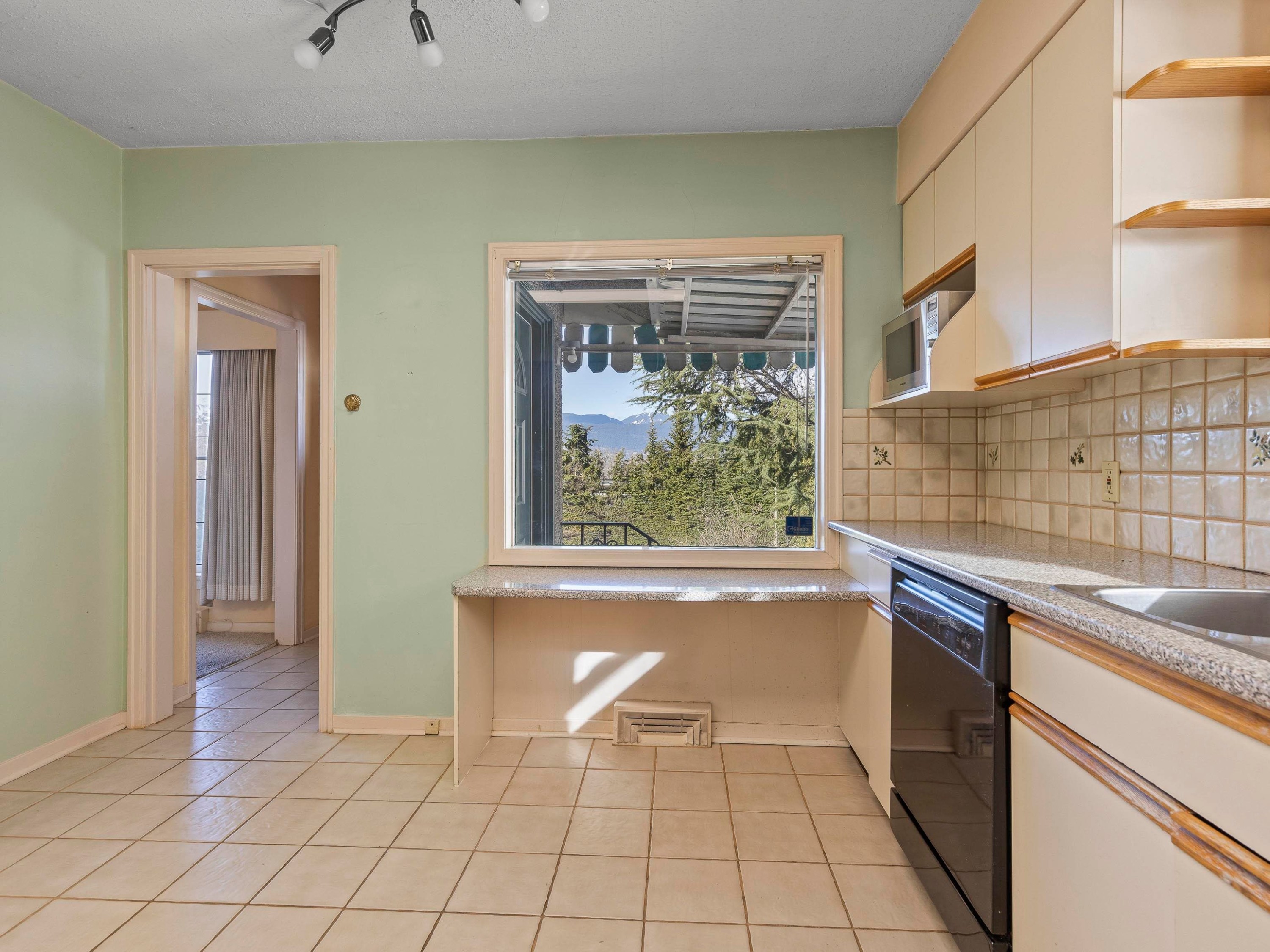 3910 10Th Avenue W, Vancouver, BC