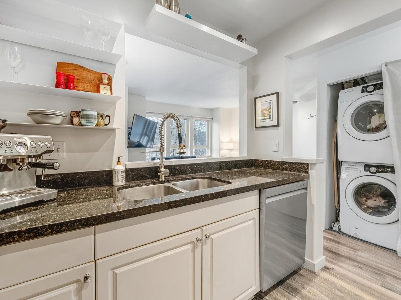 305-1915 Georgia Street E, Vancouver, BC